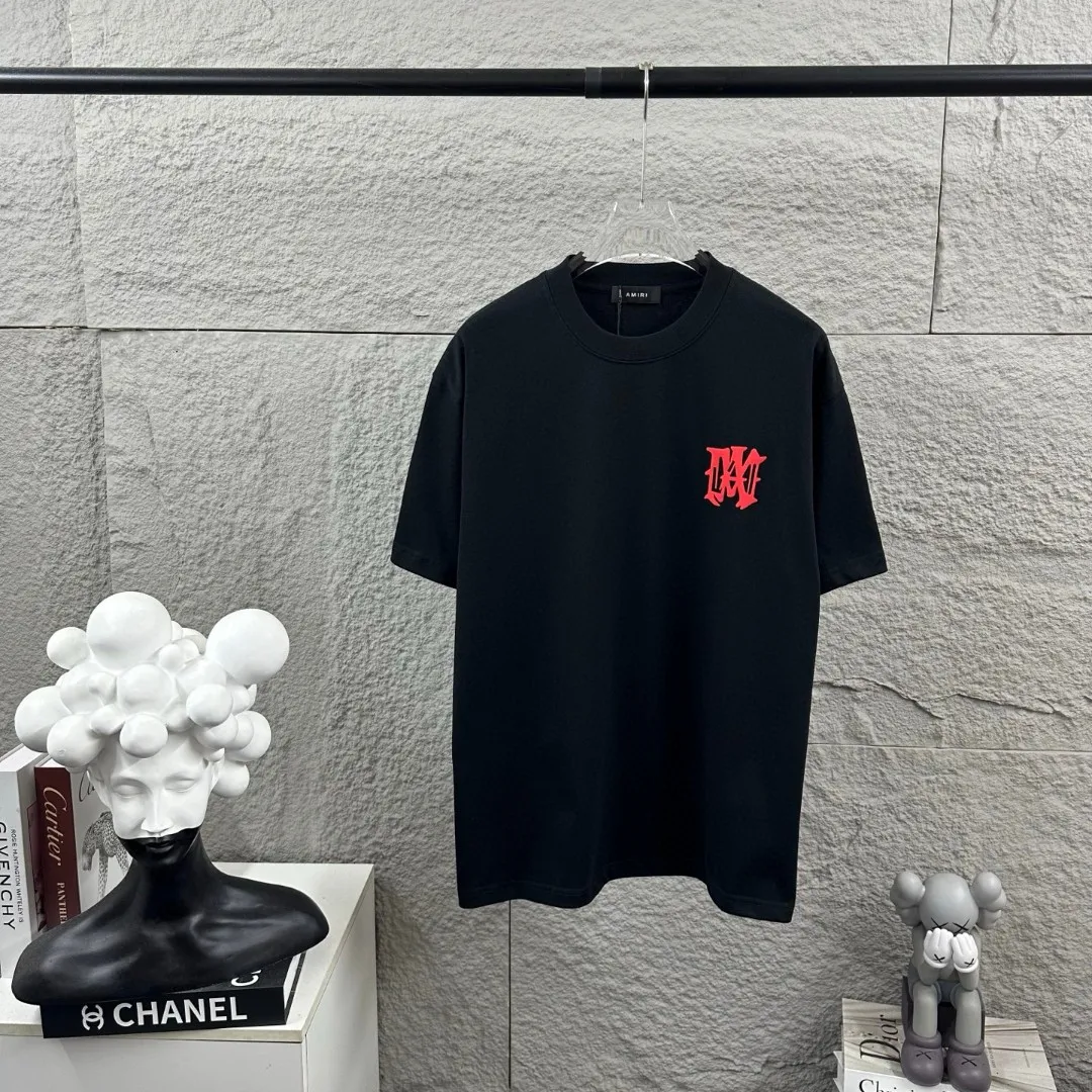 Amiri*Emile 2026 Early Spring and Summer New Arrival Customized plain cotton double yarn fabric Short-sleeved T-shirt Classic letter three-dimensional flocking technology Men and women Same Style Color: Black White Size: S (90-130 pounds) M (120-150 pounds) L (140-165 pounds) XL (160-180 pounds) XXL (180 pounds)