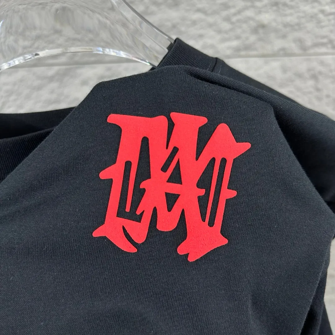 Amiri*Emile 2026 Early Spring and Summer New Arrival Customized plain cotton double yarn fabric Short-sleeved T-shirt Classic letter three-dimensional flocking technology Men and women Same Style Color: Black White Size: S (90-130 pounds) M (120-150 pounds) L (140-165 pounds) XL (160-180 pounds) XXL (180 pounds)