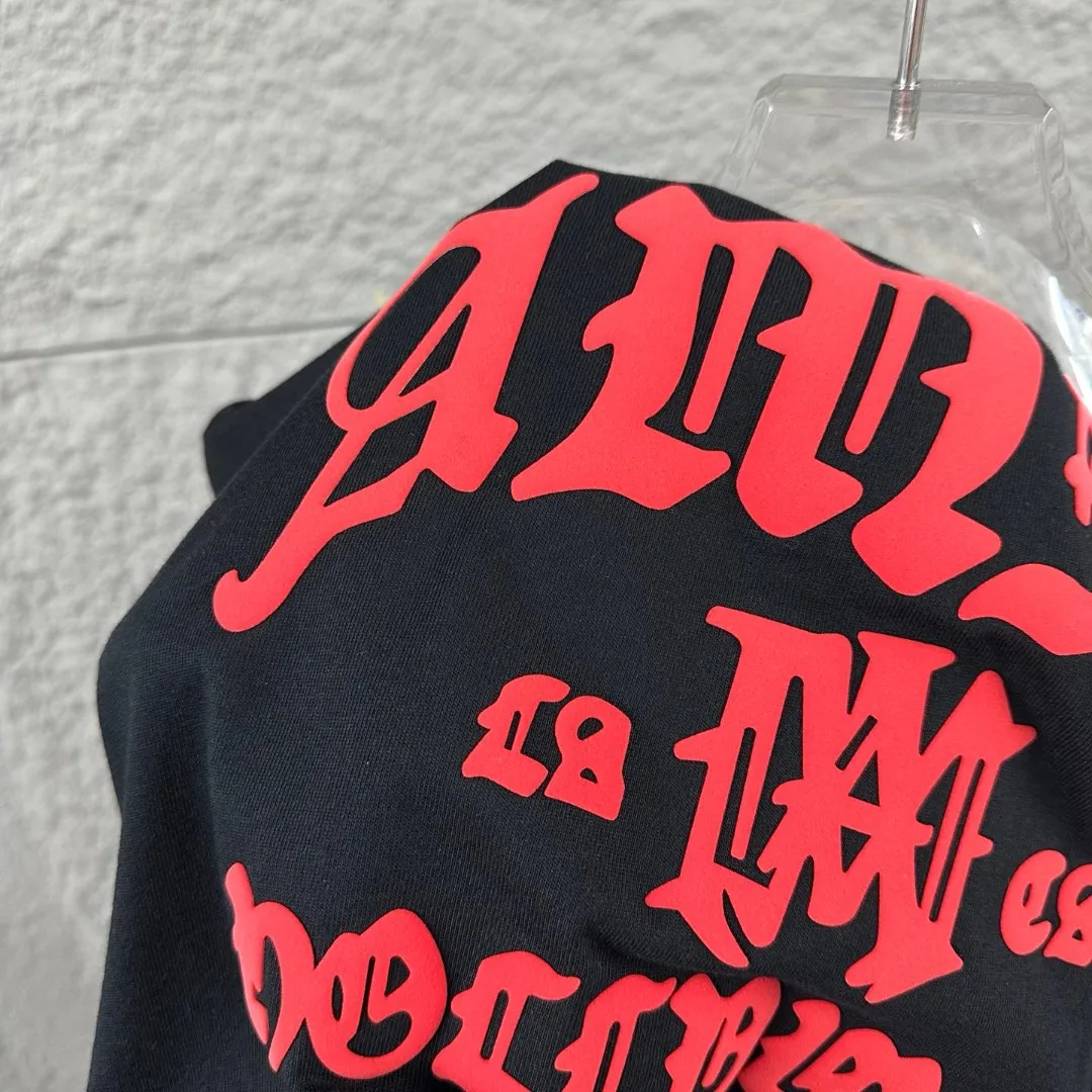 Amiri*Emile 2026 Early Spring and Summer New Arrival Customized plain cotton double yarn fabric Short-sleeved T-shirt Classic letter three-dimensional flocking technology Men and women Same Style Color: Black White Size: S (90-130 pounds) M (120-150 pounds) L (140-165 pounds) XL (160-180 pounds) XXL (180 pounds)