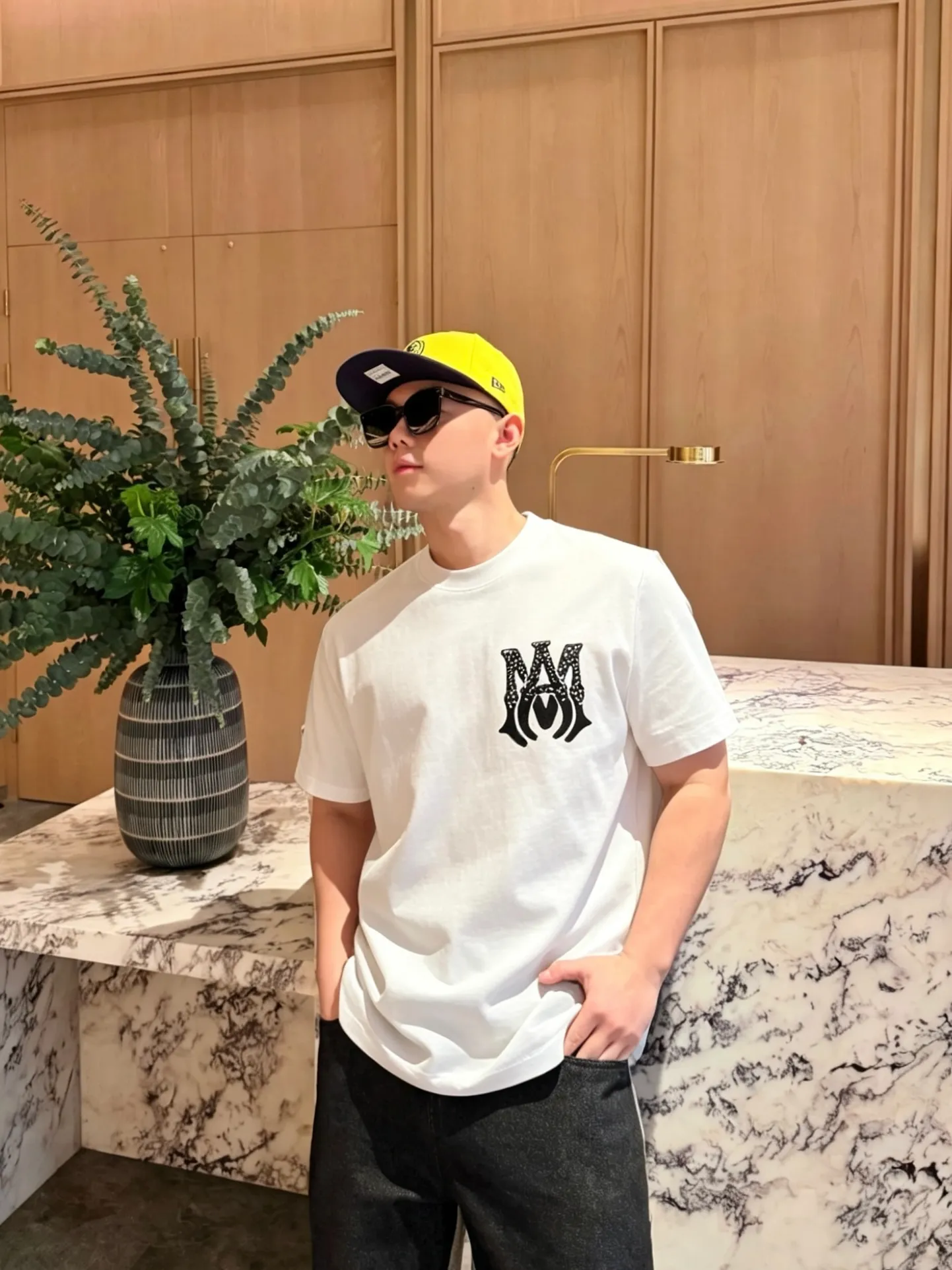Upper body effect AMIRI simple letters Logo logo hot diamond round neck short sleeves