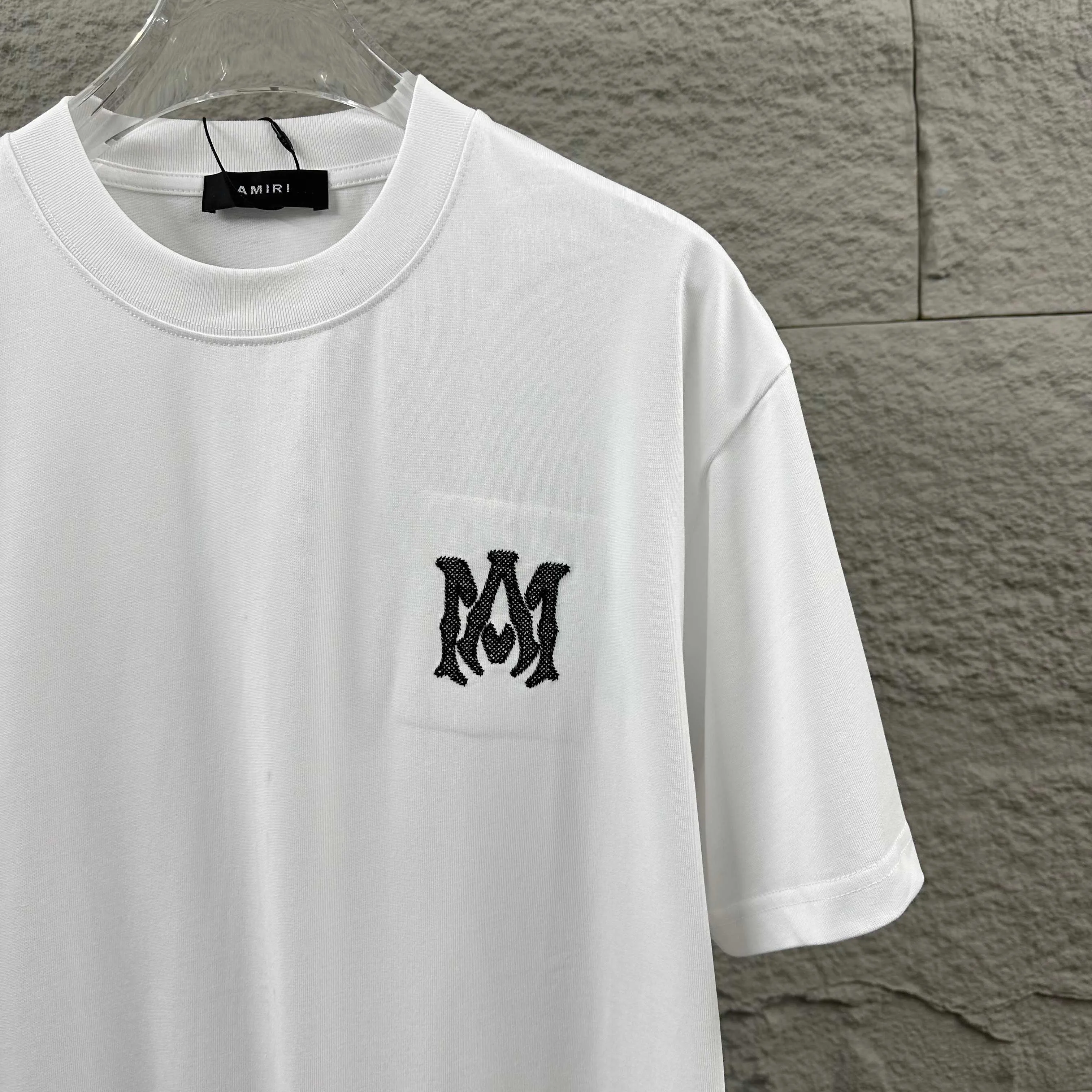 Amiri*Emile 2026 Early Spring and Summer New Arrival Customized plain cotton double yarn fabric Short-sleeved T-shirt Classic letter embroidery technology Men and women Same Style Color: Black White Size: S (90-130 pounds) M (120-150 pounds) L (140-165 pounds) XL (160-180 pounds) XXL (180 pounds)
