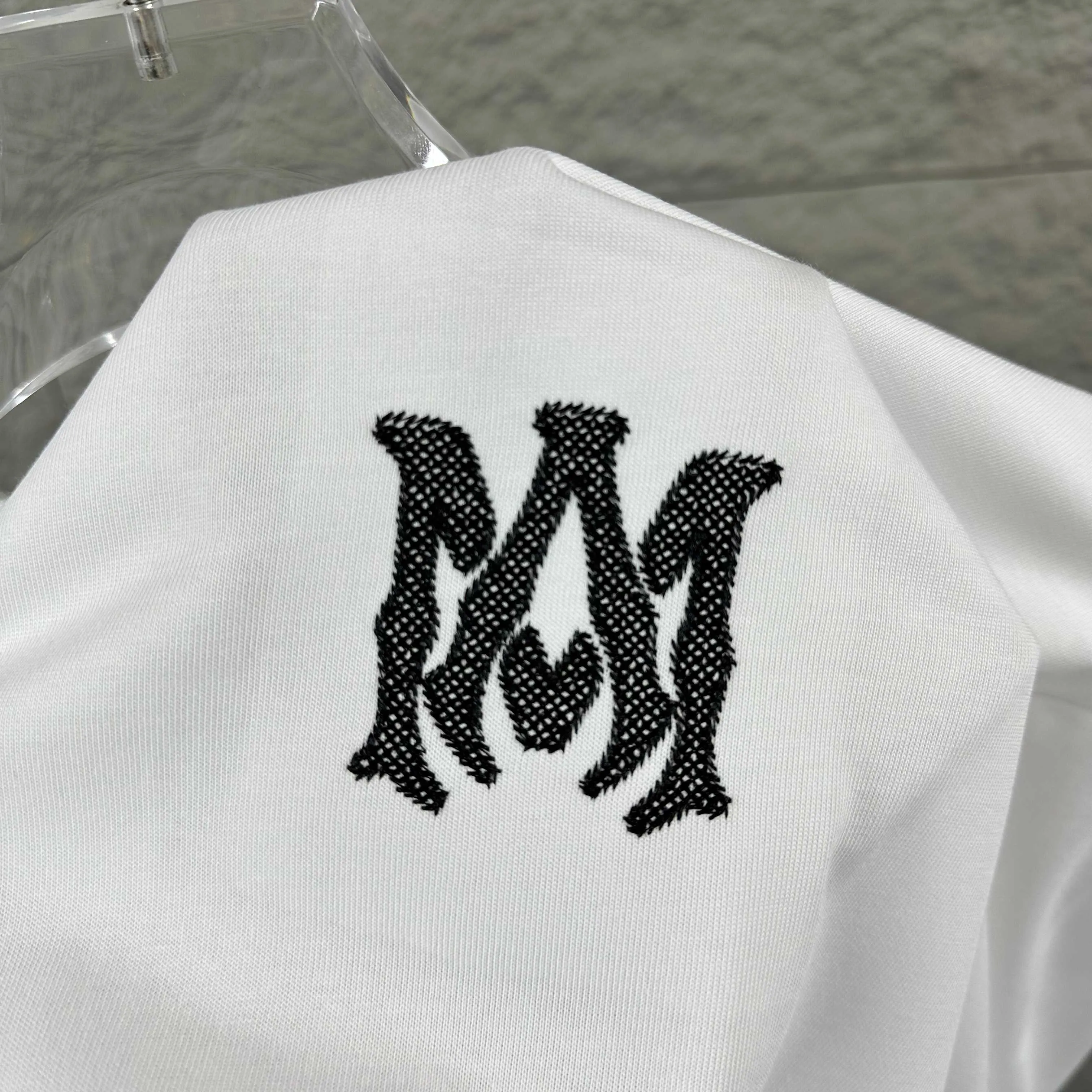 Amiri*Emile 2026 Early Spring and Summer New Arrival Customized plain cotton double yarn fabric Short-sleeved T-shirt Classic letter embroidery technology Men and women Same Style Color: Black White Size: S (90-130 pounds) M (120-150 pounds) L (140-165 pounds) XL (160-180 pounds) XXL (180 pounds)