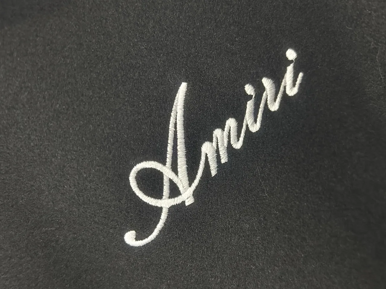 🀄【actual hanging auction】Amiri Classic bone embroidery Wang Jiaer Same Style baseball jersey adopts towel embroidery and flat embroidery mixed with thousands of needle embroidery technology, fashionable Versatile uses dragon and phoenix nylon fabrics, soft and comfortable, with pu sleeves Premium atmosphere Double zipper design of pockets, details restored Hang tag hanging grains Washable packaging bag full set of accessories is very beautiful and exquisite in workmanship Color: Black Size: M L XL XXL