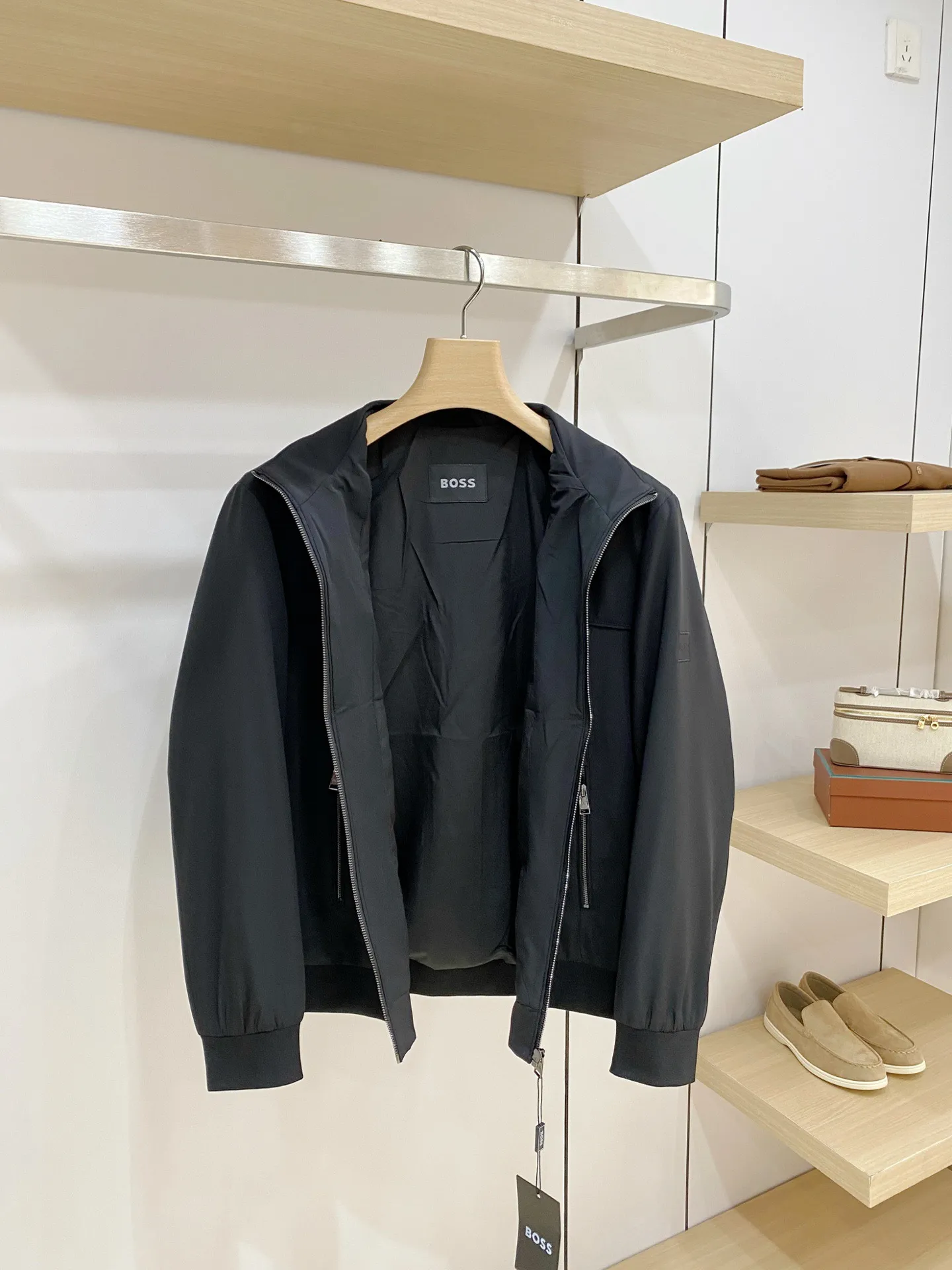 BOSS ：Classic ， ， ， ， ， ， 。 ： ， ， ， ， Lightweight 。 ： 、Navy Blue、 ， ， ， 、 、 。 ： ， ； ， ； ， ， Quality。 Sizes：M‑4XL