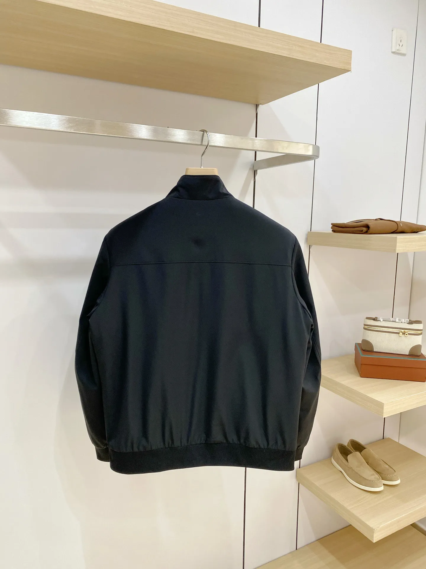 BOSS ：Classic ， ， ， ， ， ， 。 ： ， ， ， ， Lightweight 。 ： 、Navy Blue、 ， ， ， 、 、 。 ： ， ； ， ； ， ， Quality。 Sizes：M‑4XL
