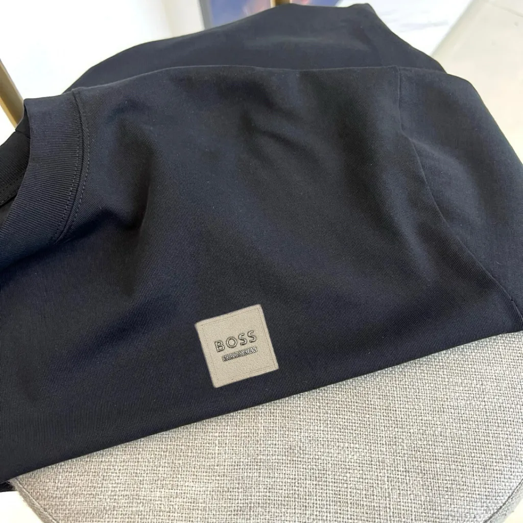 ，Boss 2026 Classic T ， ， ， ， ， 。 ， ， ， ， 。 ， ，Breathable ， 、 。 ， ， ， 。 T ， ， 。2026 ， ， 。S XXL（ 173，140 M ）