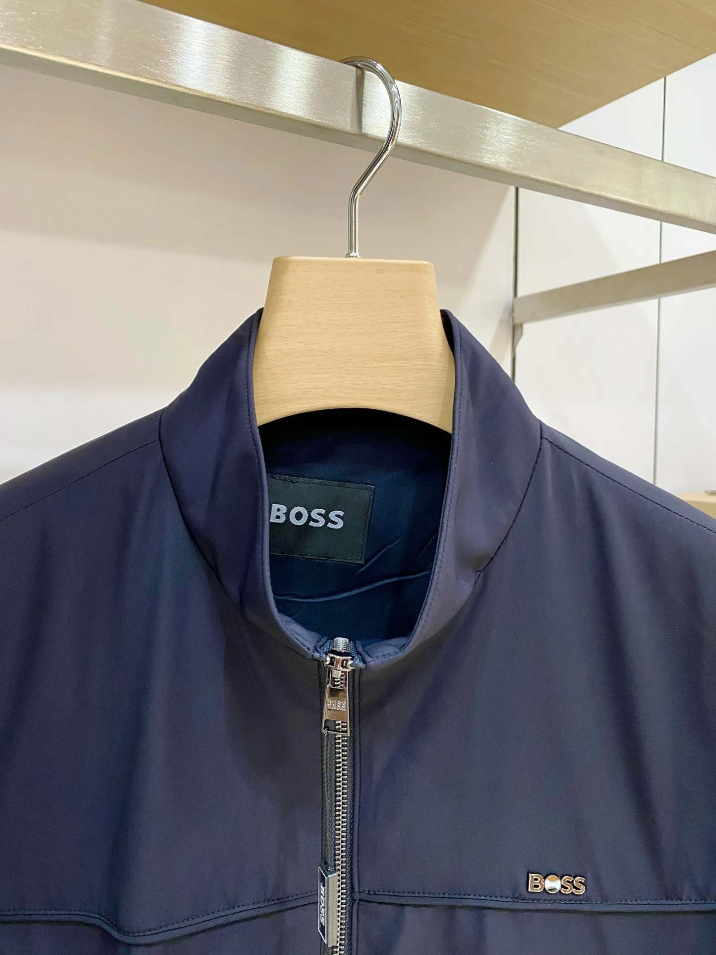 BOSS ：Classic ， ， ， ， ， ， 。 ： ， ， ， ， Lightweight 。 ： 、Navy Blue、 ， ， ， 、 、 。 ： ， ； ， ； ， ， Quality。 Sizes：M‑4XL