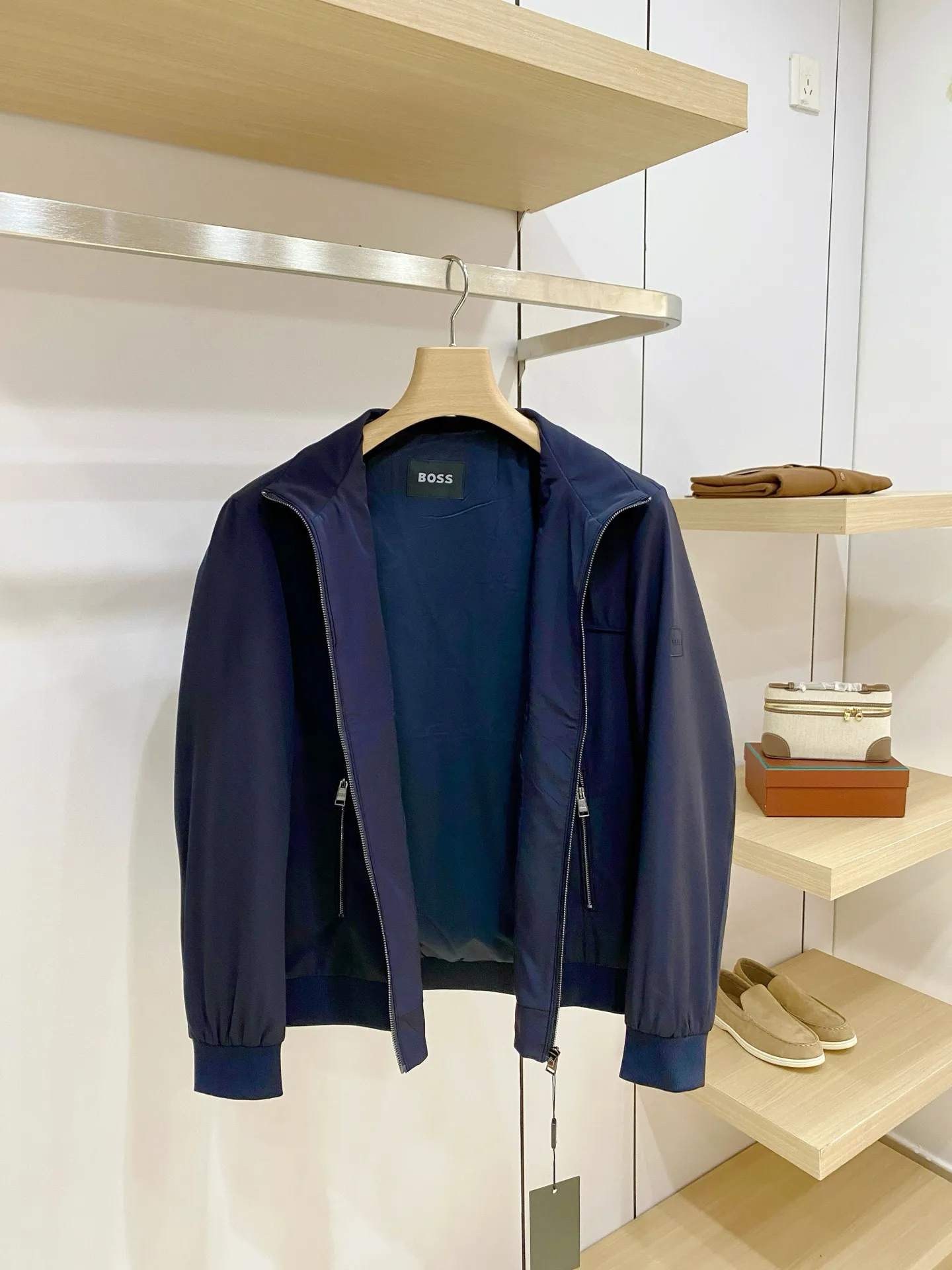 BOSS ：Classic ， ， ， ， ， ， 。 ： ， ， ， ， Lightweight 。 ： 、Navy Blue、 ， ， ， 、 、 。 ： ， ； ， ； ， ， Quality。 Sizes：M‑4XL