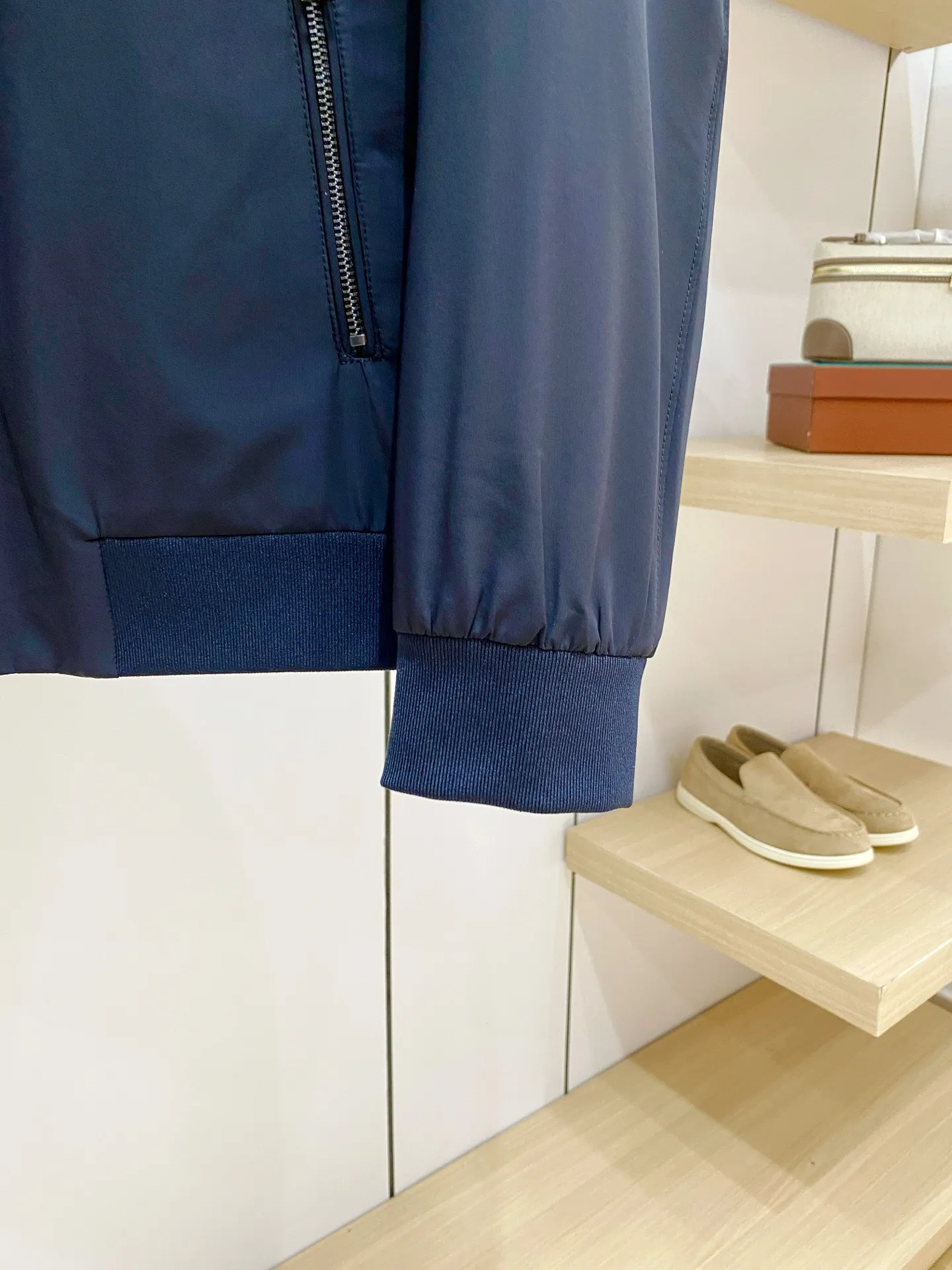 BOSS ：Classic ， ， ， ， ， ， 。 ： ， ， ， ， Lightweight 。 ： 、Navy Blue、 ， ， ， 、 、 。 ： ， ； ， ； ， ， Quality。 Sizes：M‑4XL