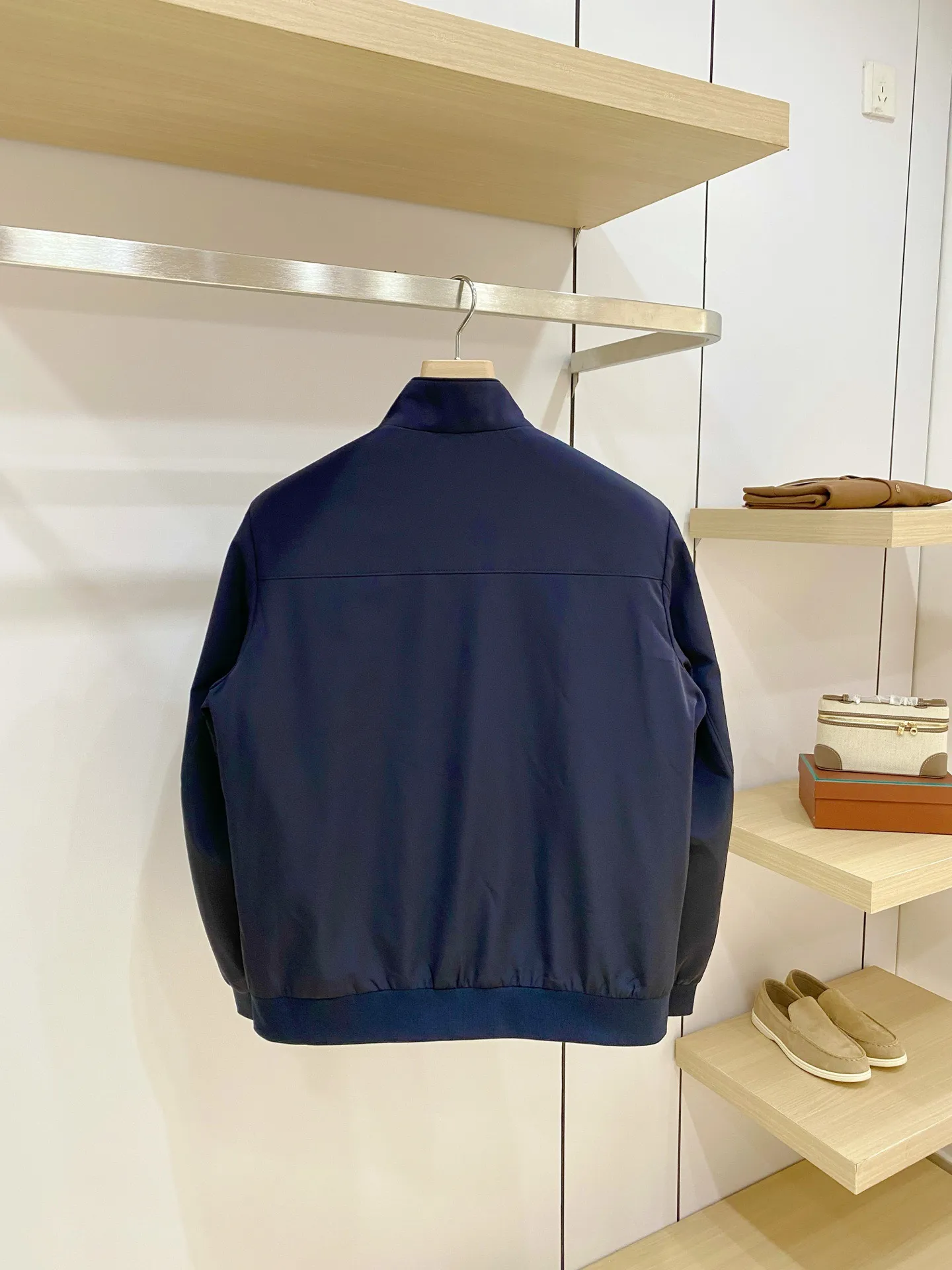 BOSS ：Classic ， ， ， ， ， ， 。 ： ， ， ， ， Lightweight 。 ： 、Navy Blue、 ， ， ， 、 、 。 ： ， ； ， ； ， ， Quality。 Sizes：M‑4XL