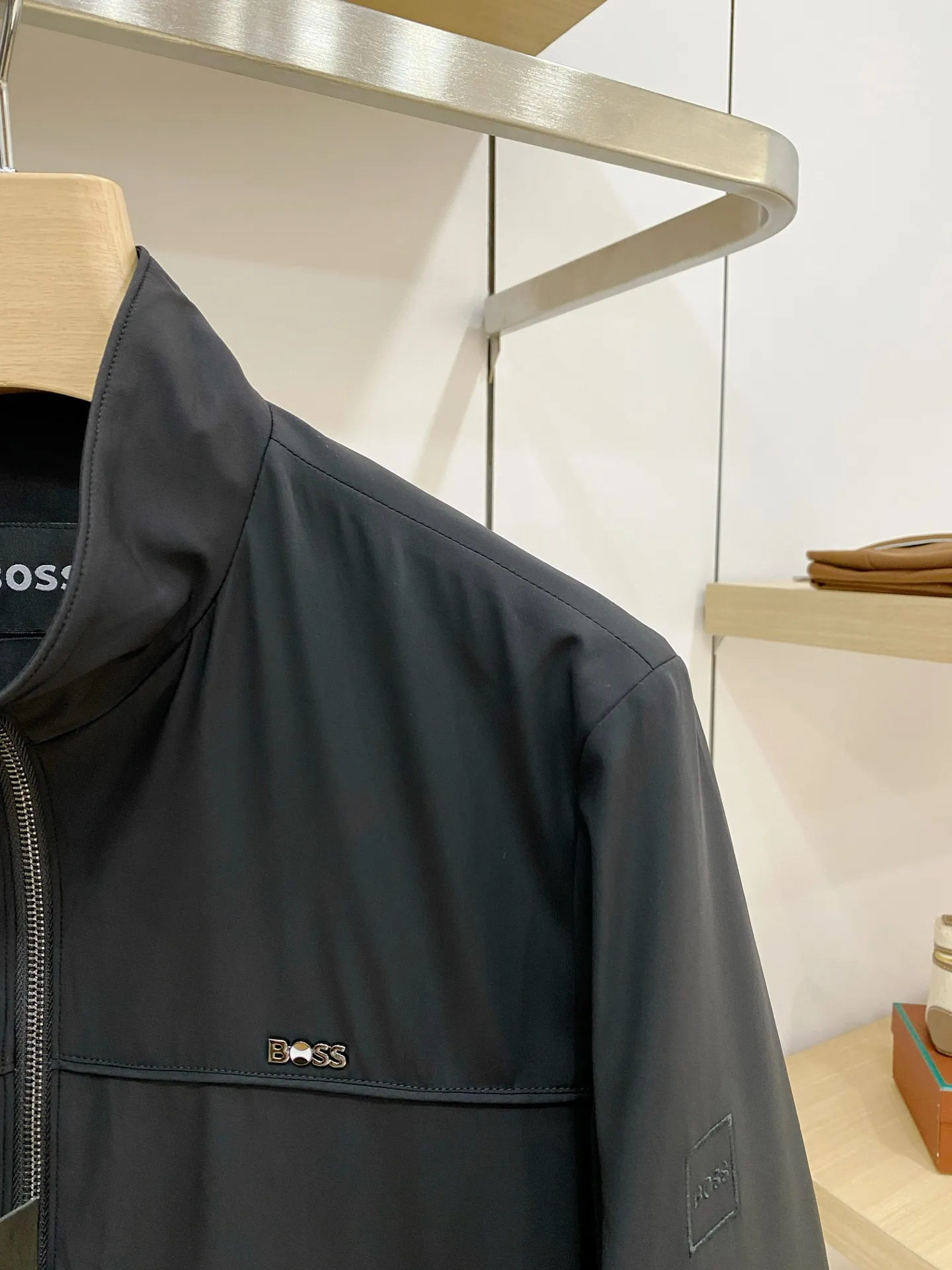 BOSS ：Classic ， ， ， ， ， ， 。 ： ， ， ， ， Lightweight 。 ： 、Navy Blue、 ， ， ， 、 、 。 ： ， ； ， ； ， ， Quality。 Sizes：M‑4XL