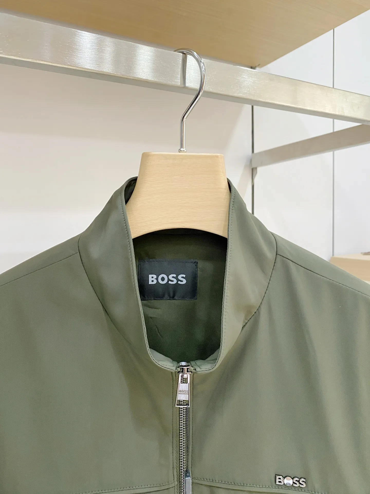 BOSS ：Classic ， ， ， ， ， ， 。 ： ， ， ， ， Lightweight 。 ： 、Navy Blue、 ， ， ， 、 、 。 ： ， ； ， ； ， ， Quality。 Sizes：M‑4XL