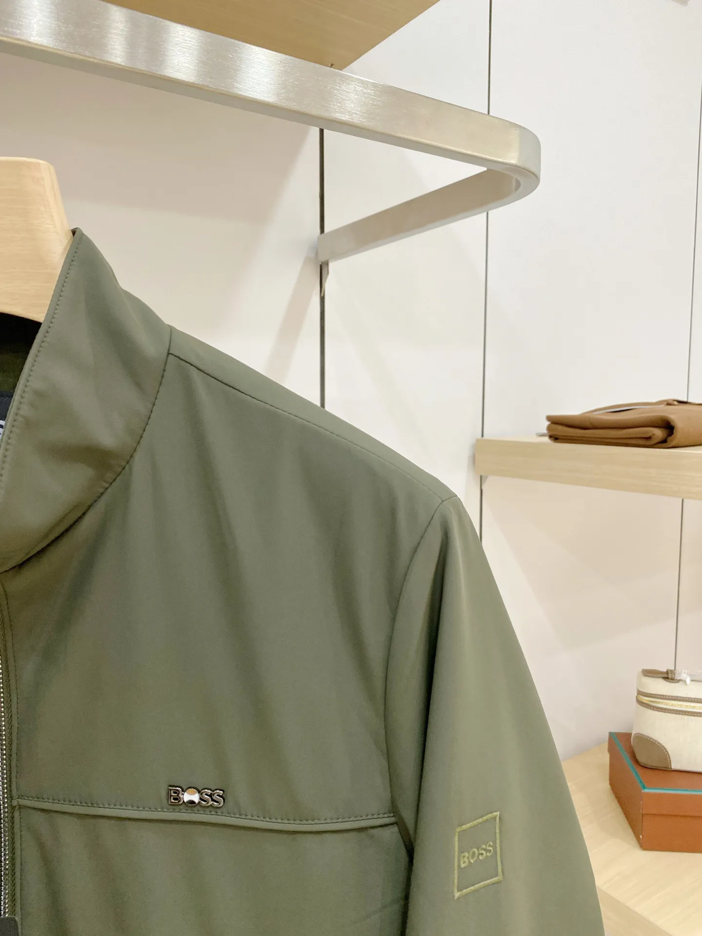 BOSS ：Classic ， ， ， ， ， ， 。 ： ， ， ， ， Lightweight 。 ： 、Navy Blue、 ， ， ， 、 、 。 ： ， ； ， ； ， ， Quality。 Sizes：M‑4XL
