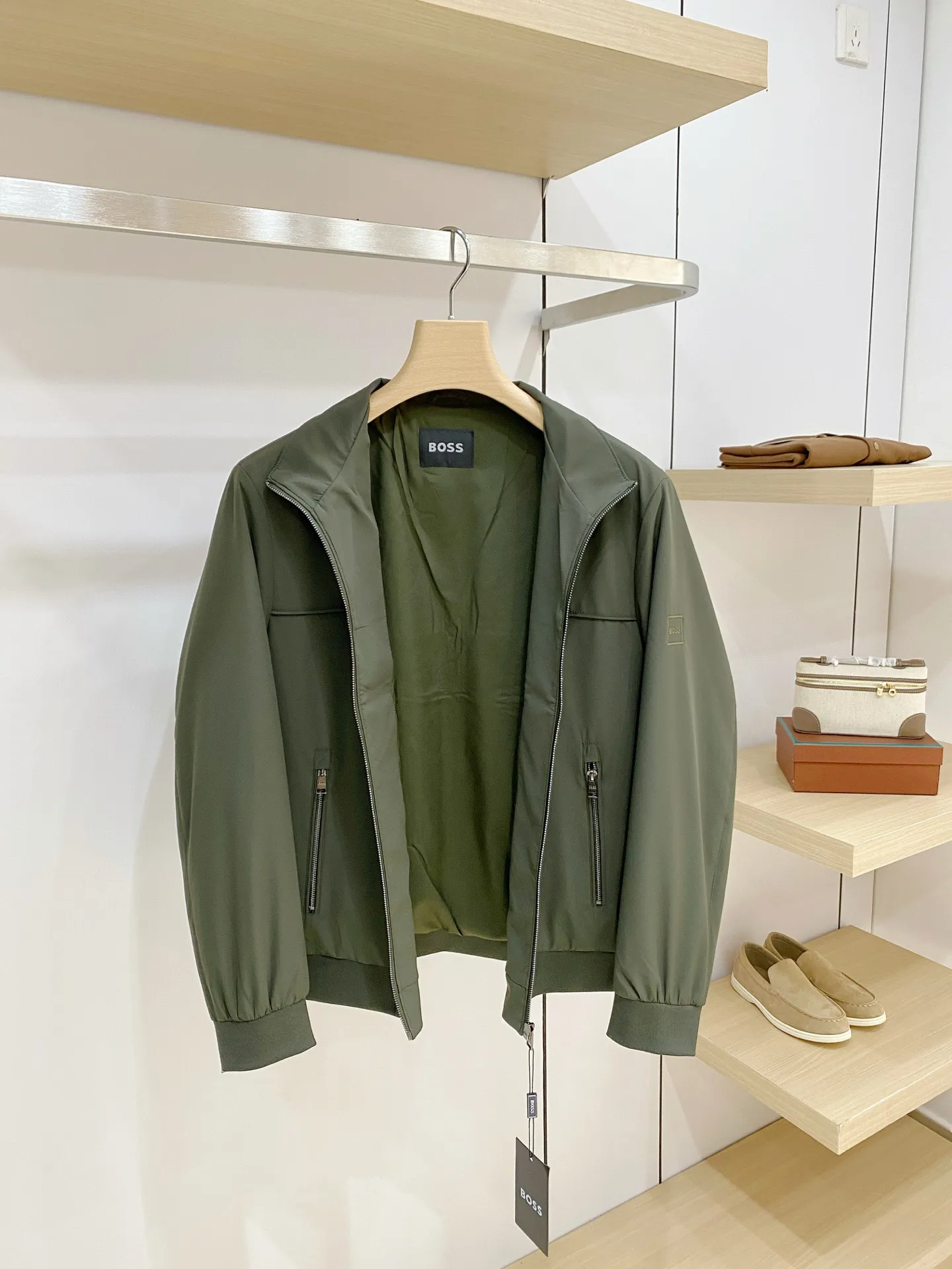BOSS ：Classic ， ， ， ， ， ， 。 ： ， ， ， ， Lightweight 。 ： 、Navy Blue、 ， ， ， 、 、 。 ： ， ； ， ； ， ， Quality。 Sizes：M‑4XL