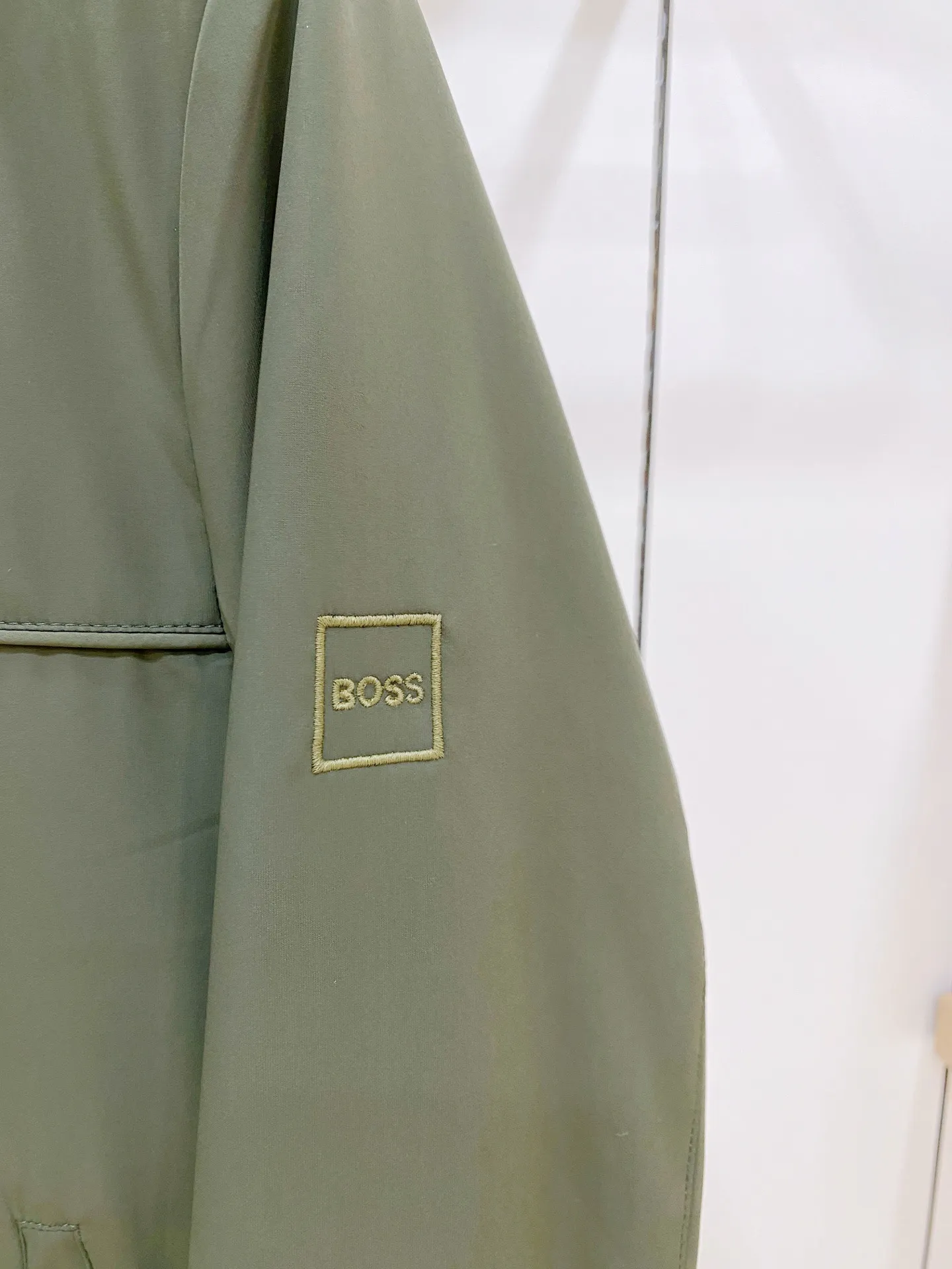 BOSS ：Classic ， ， ， ， ， ， 。 ： ， ， ， ， Lightweight 。 ： 、Navy Blue、 ， ， ， 、 、 。 ： ， ； ， ； ， ， Quality。 Sizes：M‑4XL