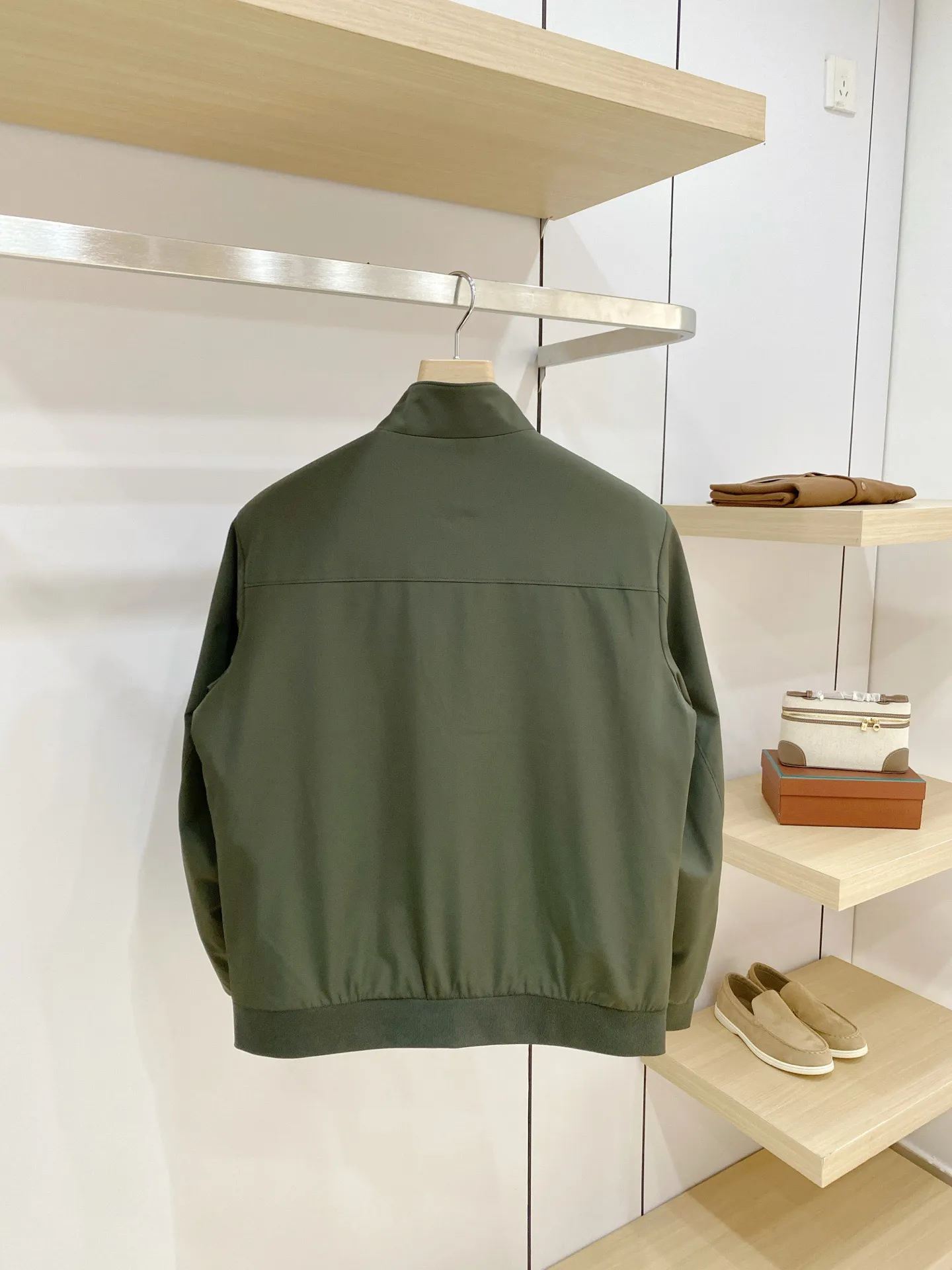BOSS ：Classic ， ， ， ， ， ， 。 ： ， ， ， ， Lightweight 。 ： 、Navy Blue、 ， ， ， 、 、 。 ： ， ； ， ； ， ， Quality。 Sizes：M‑4XL