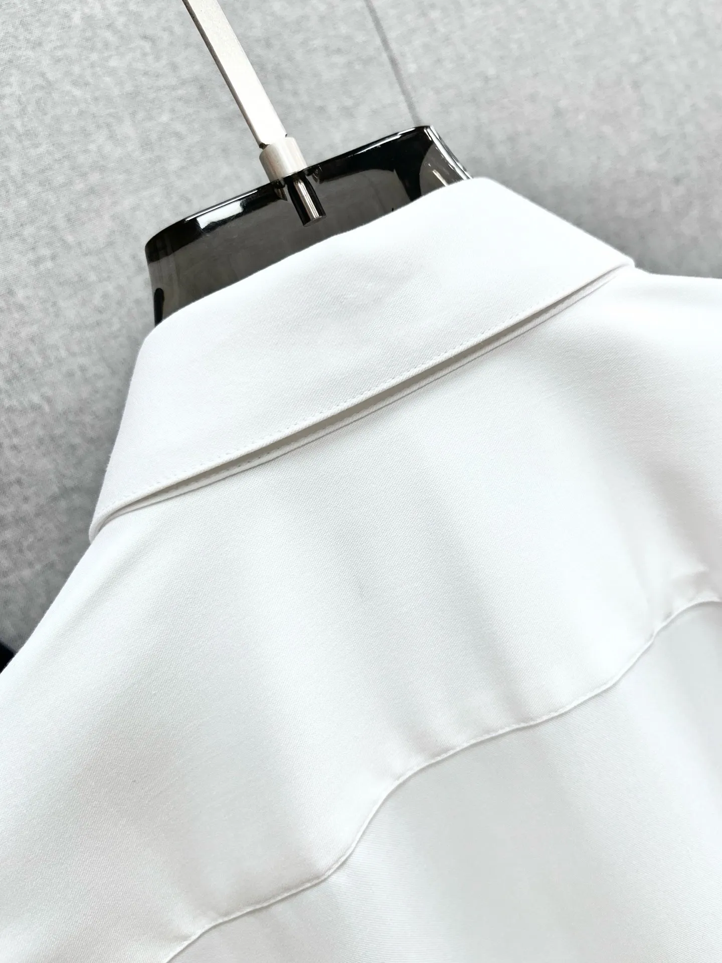 ⚜️BOSS ， ， ， 、 。 。 。Premium 。 ：Black、White ：38—44（M—4XL）