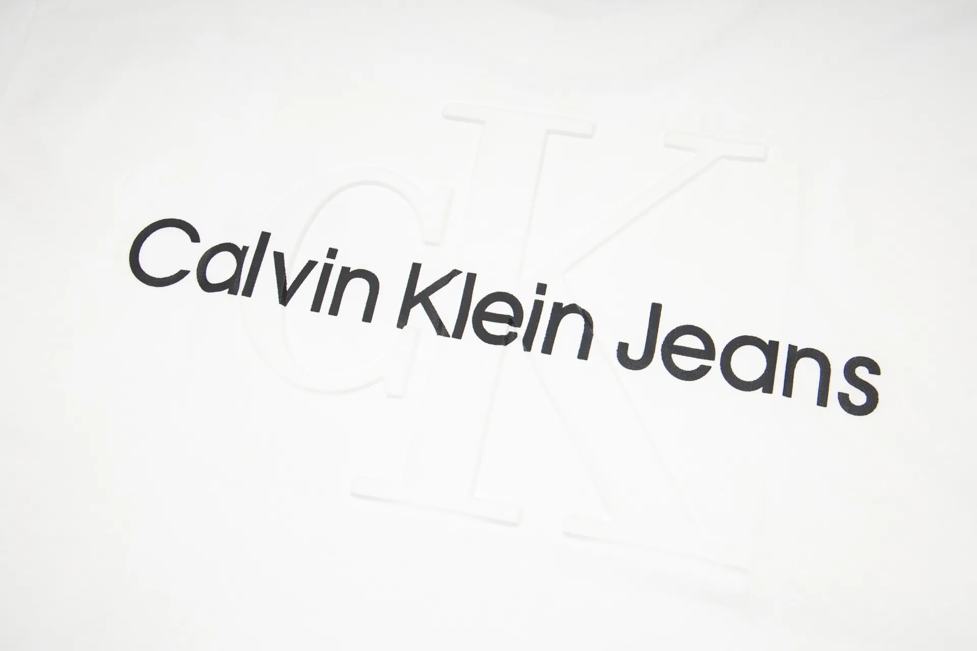 85 ：G Calvin Klein CKNew Arrival + T 【 Hot Sale｜ Same Style｜ + 】 1️⃣ 26 ， 、Breathable ，Oversize ， ！ 2️⃣ Classic + "Calvin Klein Jeans" ， ， ， / ， ， 3️⃣ Quality 3 12 ， 1:1 ， ， 、 、 ：White Black Same Style Size：S M L XL ⚠️ Size ： ， ， 3cm
