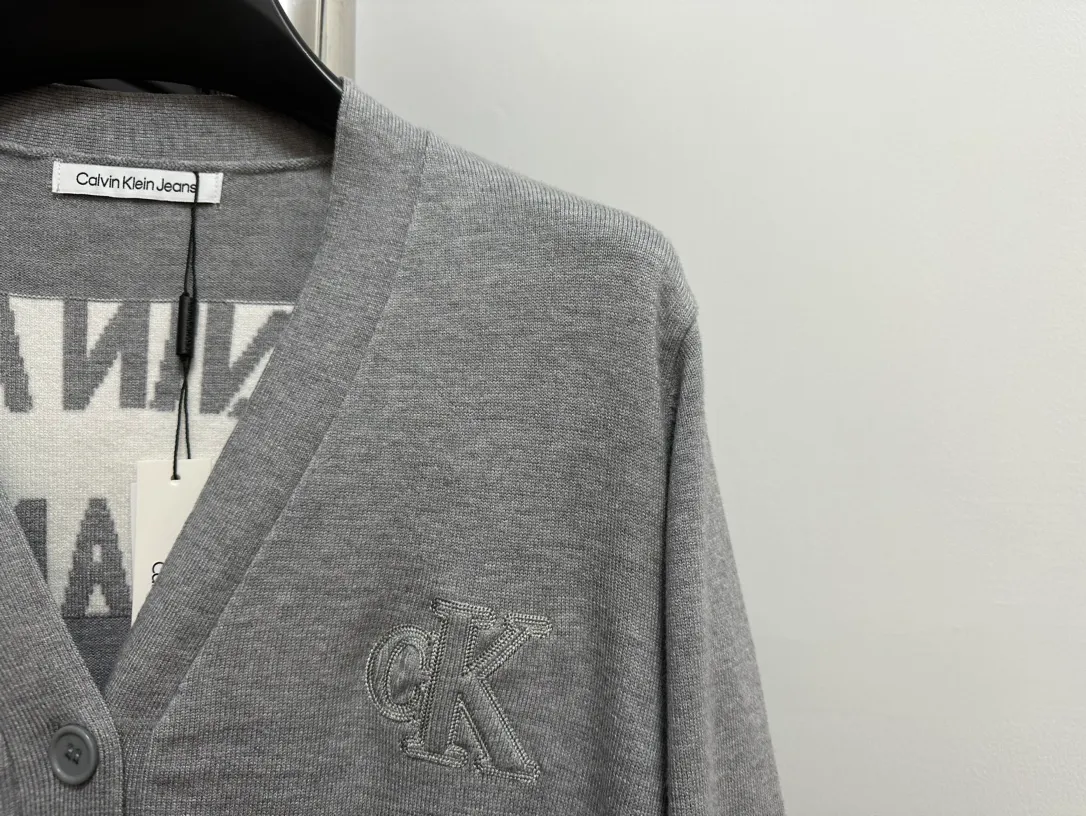 【Cain Klein 】 24FW v ® 𝐂𝐤 Gray ➕ 𝐂𝐤 Classic Light Gray logo logo ( ) Size：S-XL
