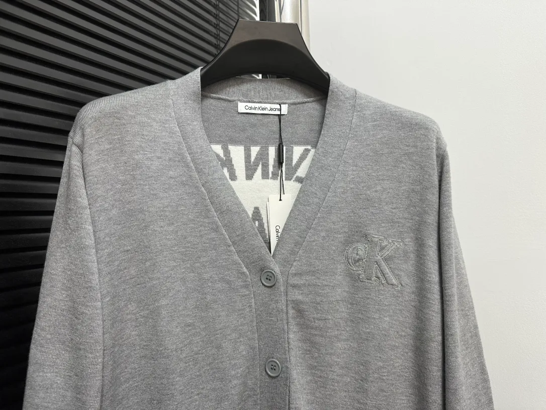 【Cain Klein 】 24FW v ® 𝐂𝐤 Gray ➕ 𝐂𝐤 Classic Light Gray logo logo ( ) Size：S-XL