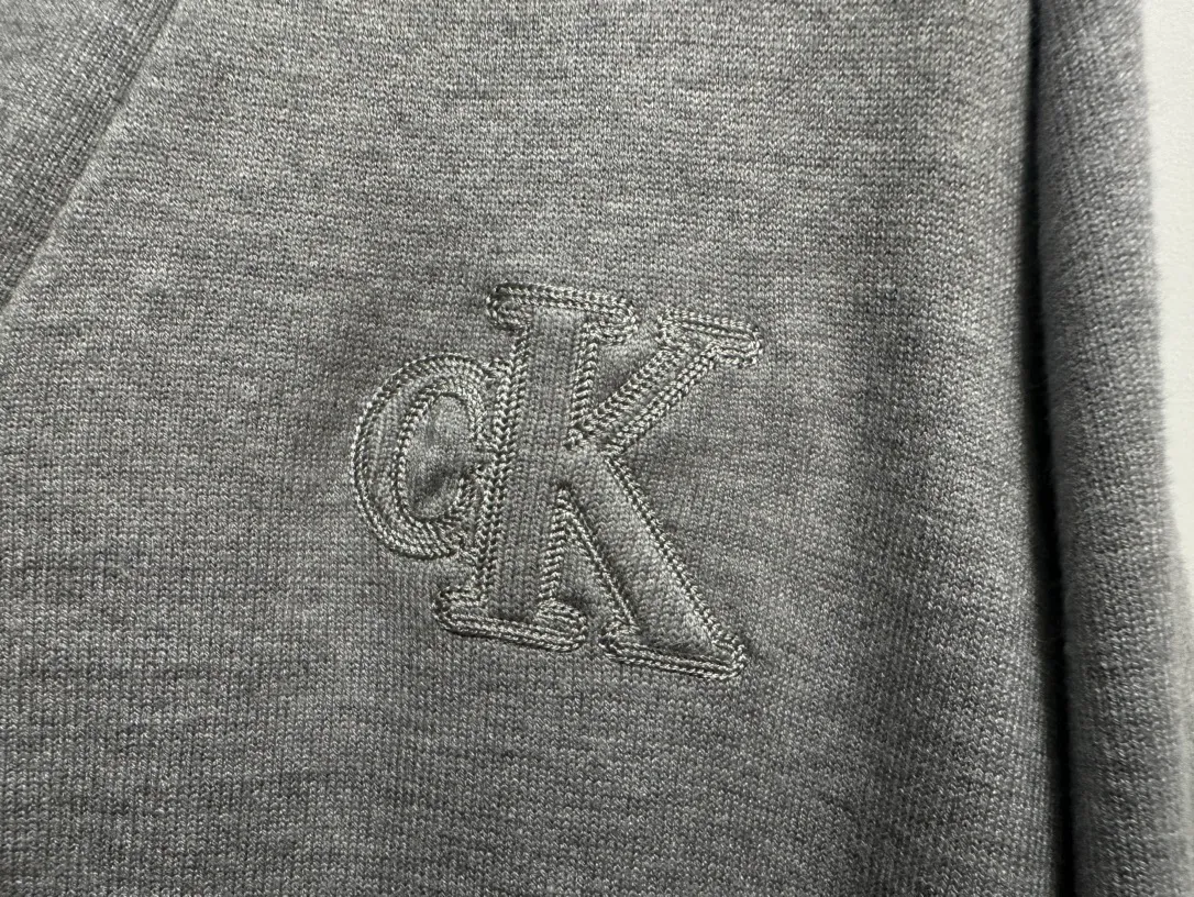 【Cain Klein 】 24FW v ® 𝐂𝐤 Gray ➕ 𝐂𝐤 Classic Light Gray logo logo ( ) Size：S-XL