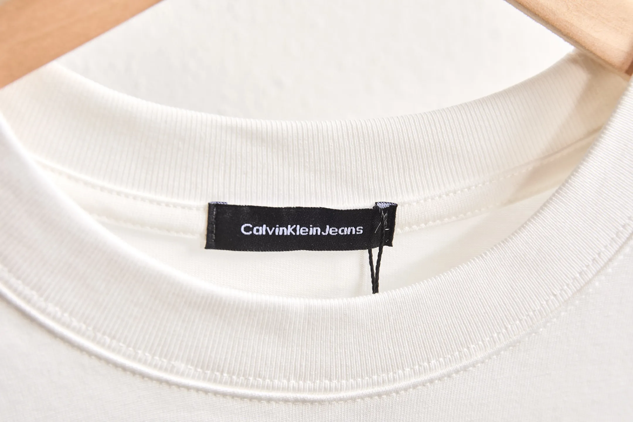 TM Calvin Klein Jeans ck New Arrival ： 32 ： Hot Sale os ：Black White Size：S M L XL