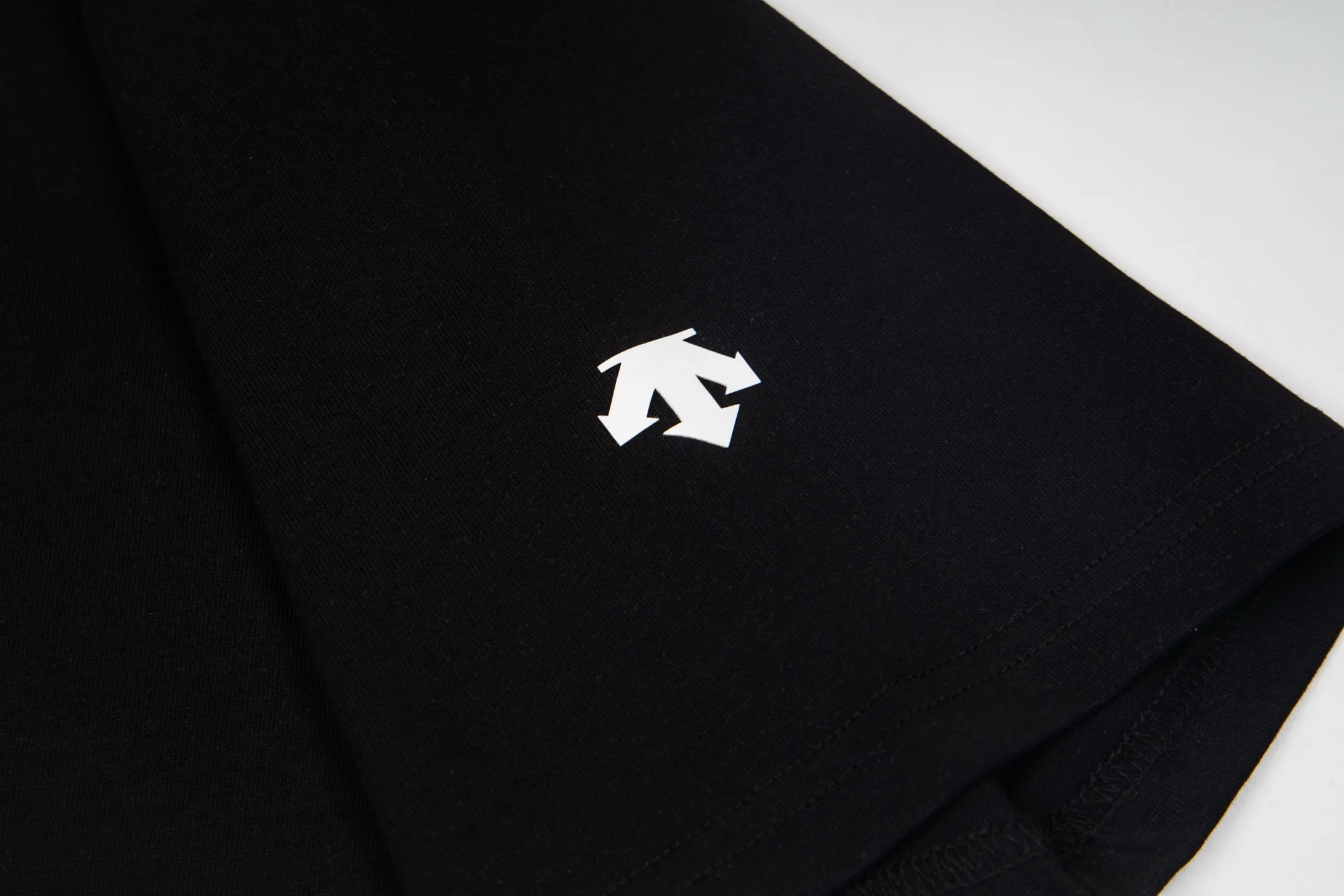 DESCENTE Series g Same Style Sizes：1 2 3 4 :Black White