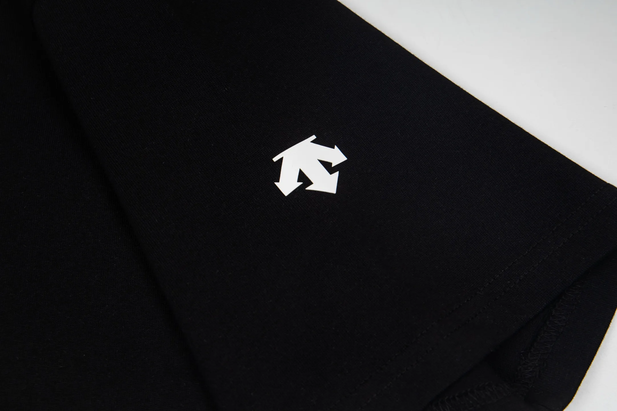 DESCENTE Series g Same Style Sizes：1 2 3 4 :Black White
