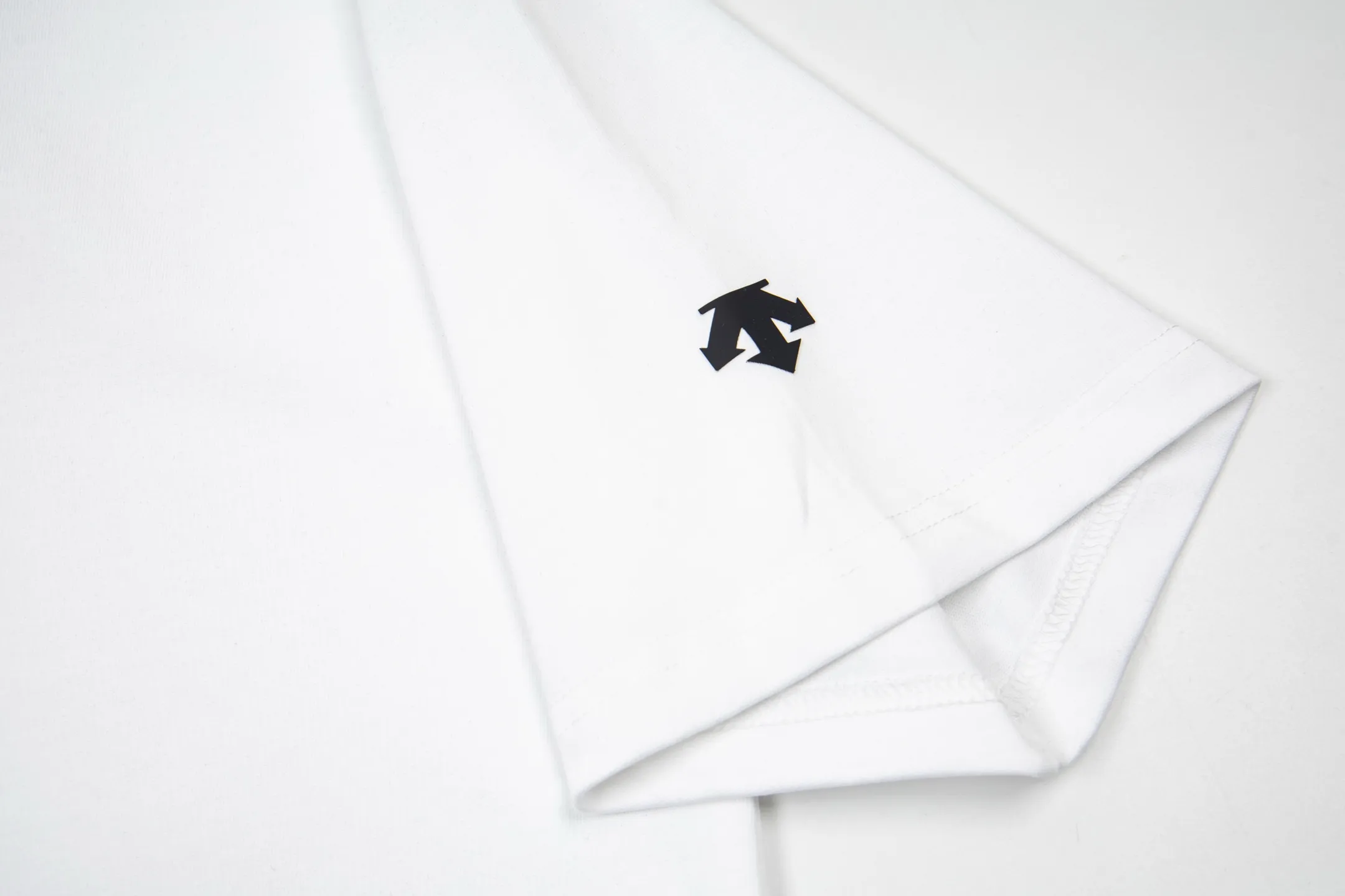 DESCENTE Series g Same Style Sizes：1 2 3 4 :Black White