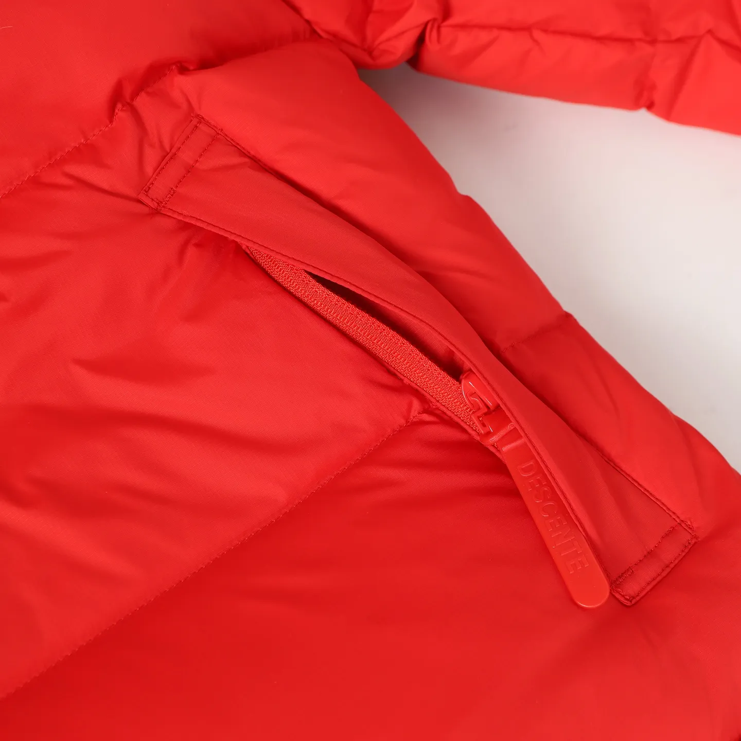 D*scente｜ * / ， ， ， ， ，90 ， ， ！ ， ， ， ， ， logo ! ， 、 Breathable ， ， ～～ ：Black、White、Red Size：XS、S、M、L、XL、XXL