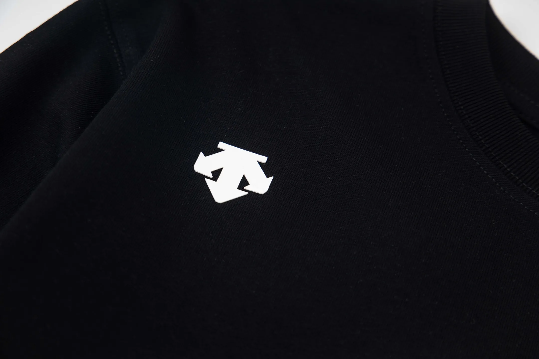 DESCENTE Series 32s Classic Same Style ：Black White Size：XS L