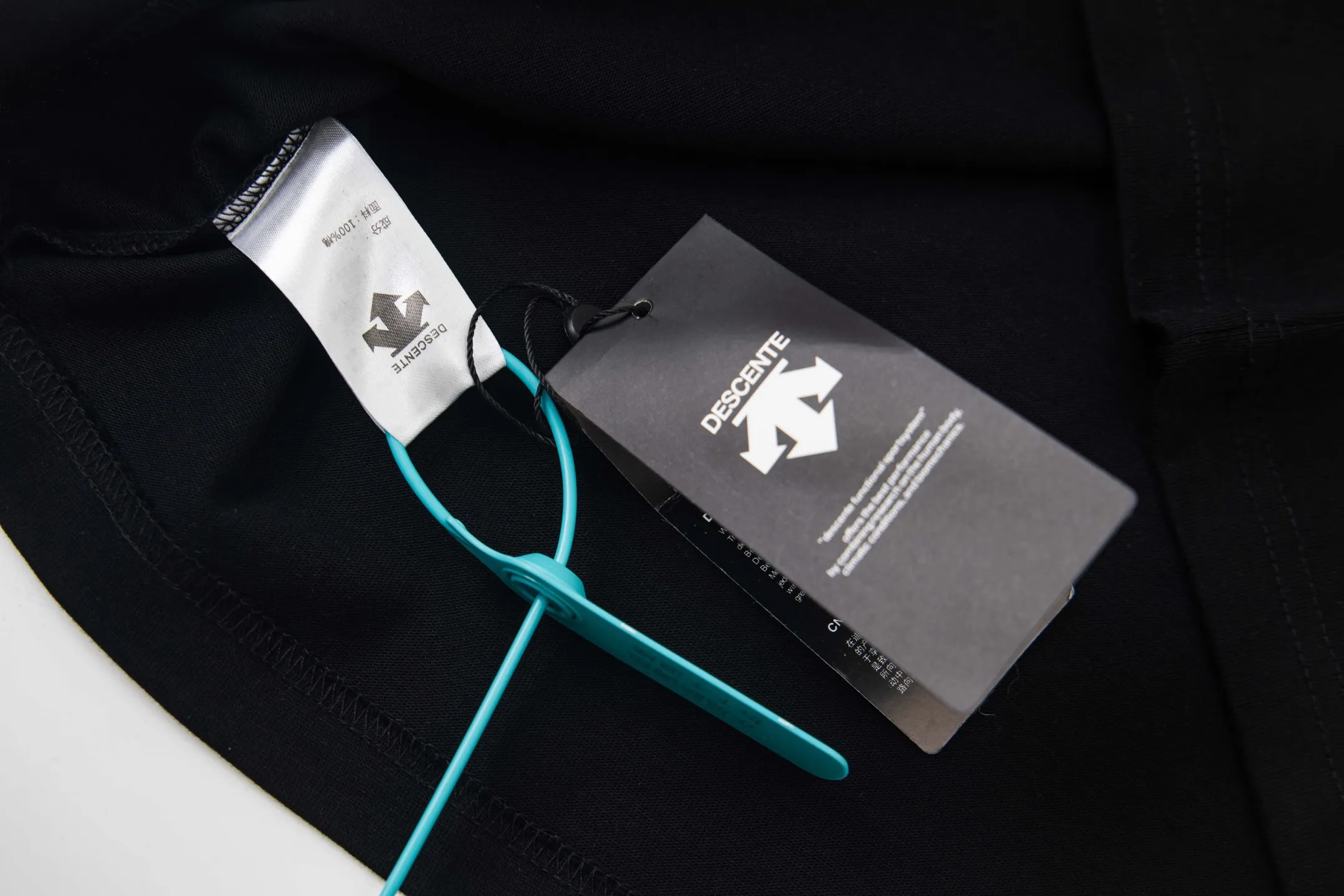 DESCENTE Series 32s Classic Same Style ：Black White Size：XS L