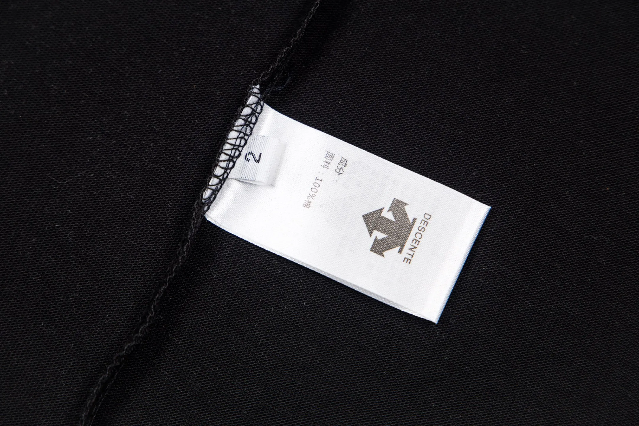 DESCENTE Series g Same Style Sizes：1 2 3 4 :Black White