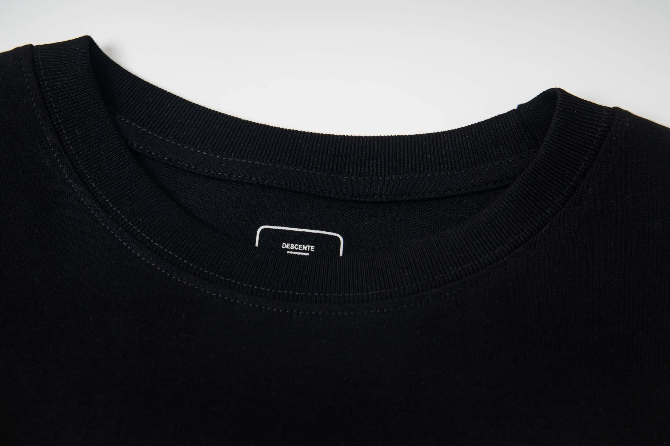 DESCENTE Series 32s Classic Same Style ：Black White Size：XS L