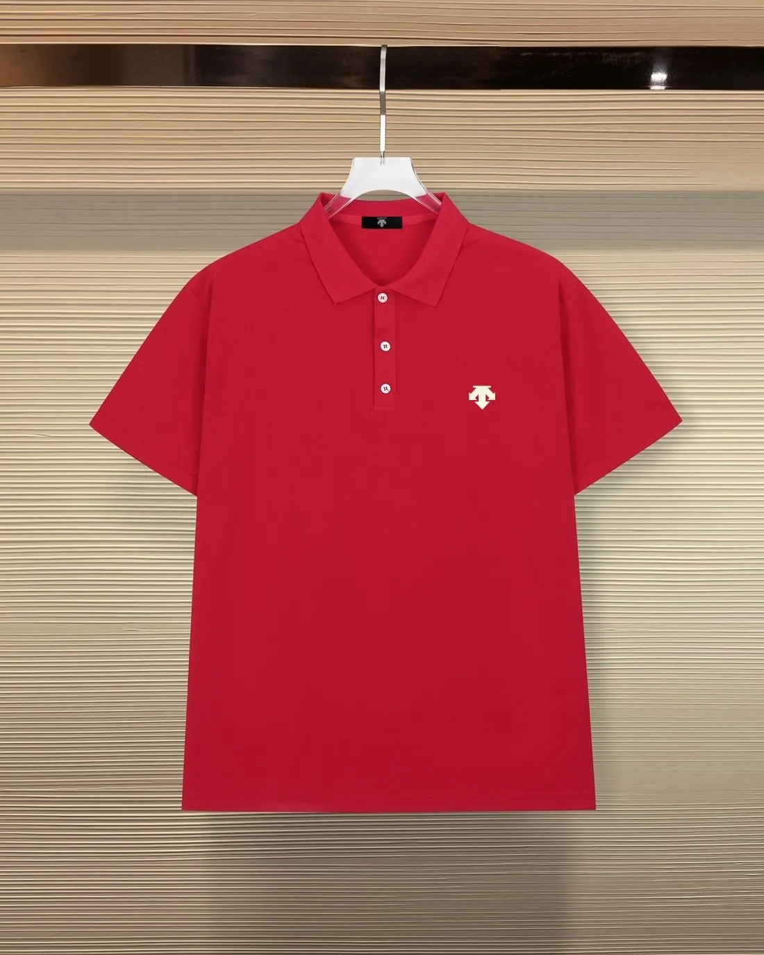DESCENTE*Desante Classic style with exquisite print of letter logo on the chest, short-sleeved POLO shirt ✅Boutique top quality craftsmanship‼ Three complete standards ●100% ice silk zinc jade fiber ●50% cotton 50% polyester fiber ●Sq. gram weight g ●Printing process ●Customized 1:1 trademark ●Normal version ●Size: M L XL XXL XXXL