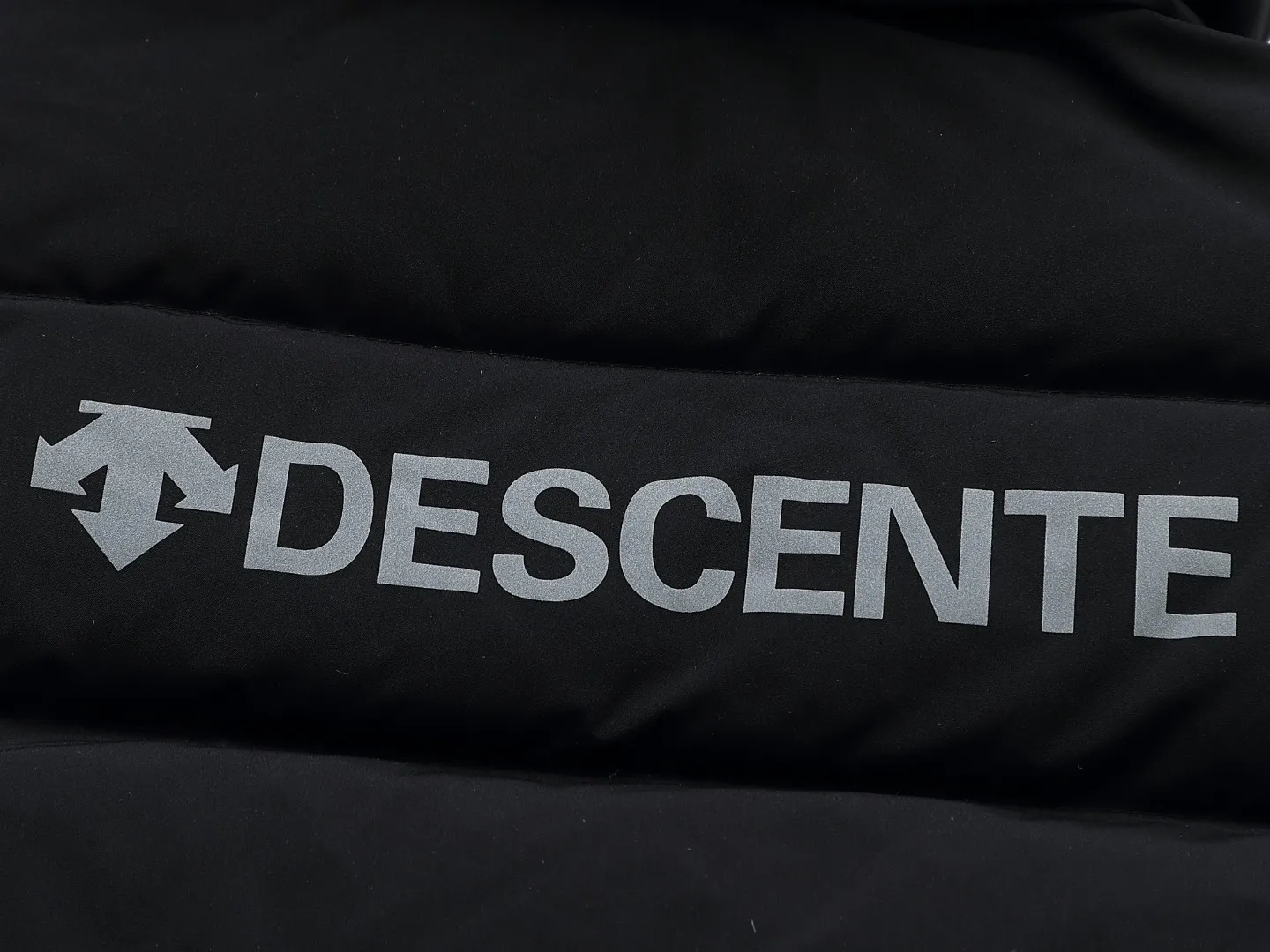 ：Black，White sizi： DESCENTE— New Arrival New Arrival - COLD PROMAX ， 、 、 ； 90 ， 、Lightweight， ！ 、 ， ， ， ， Quality ！