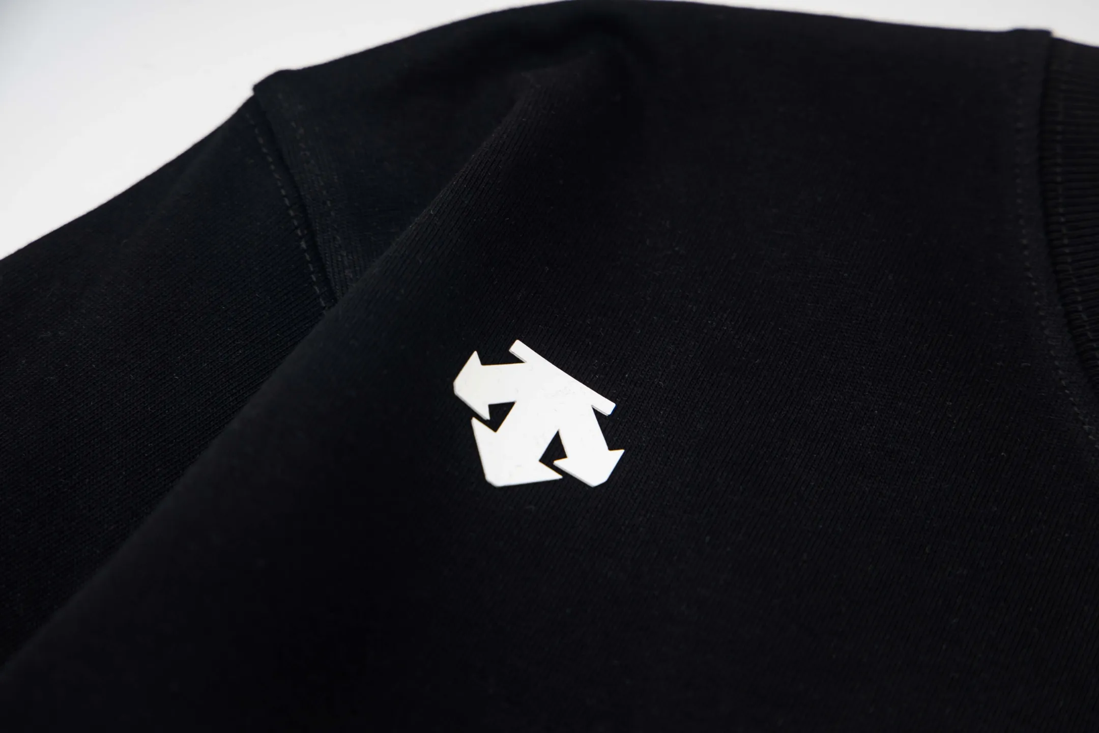 DESCENTE Series 32s Classic Same Style ：Black White Size：XS L