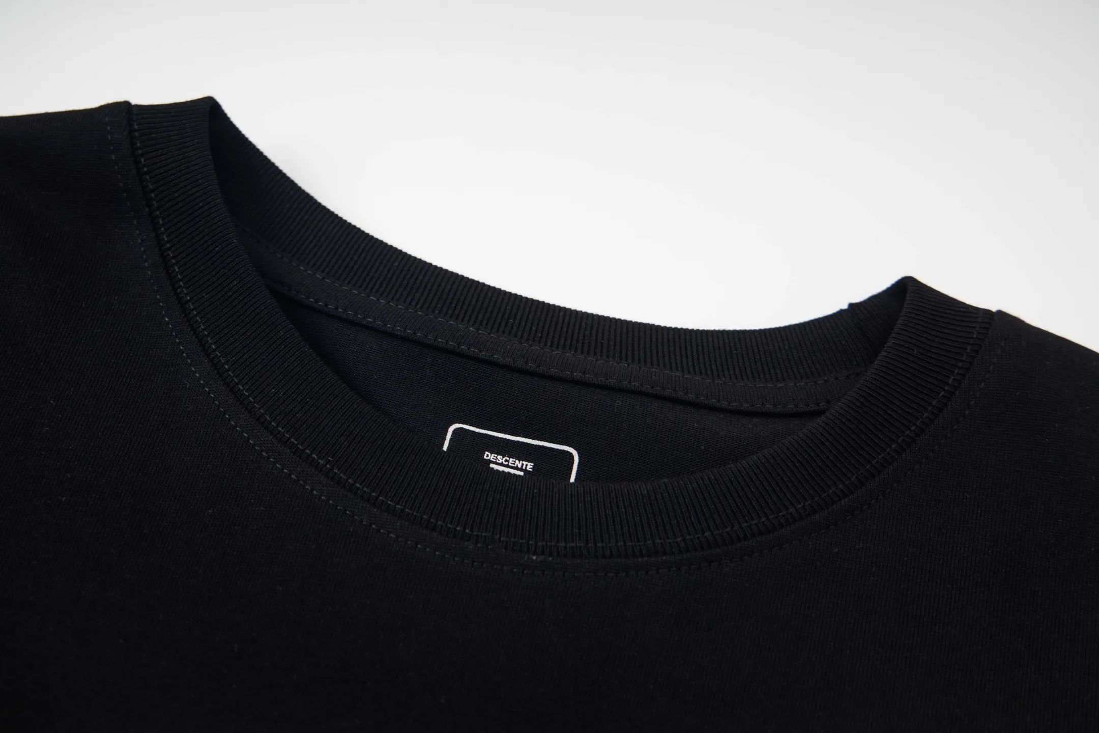 DESCENTE Series 32s Classic Same Style ：Black White Size：XS L
