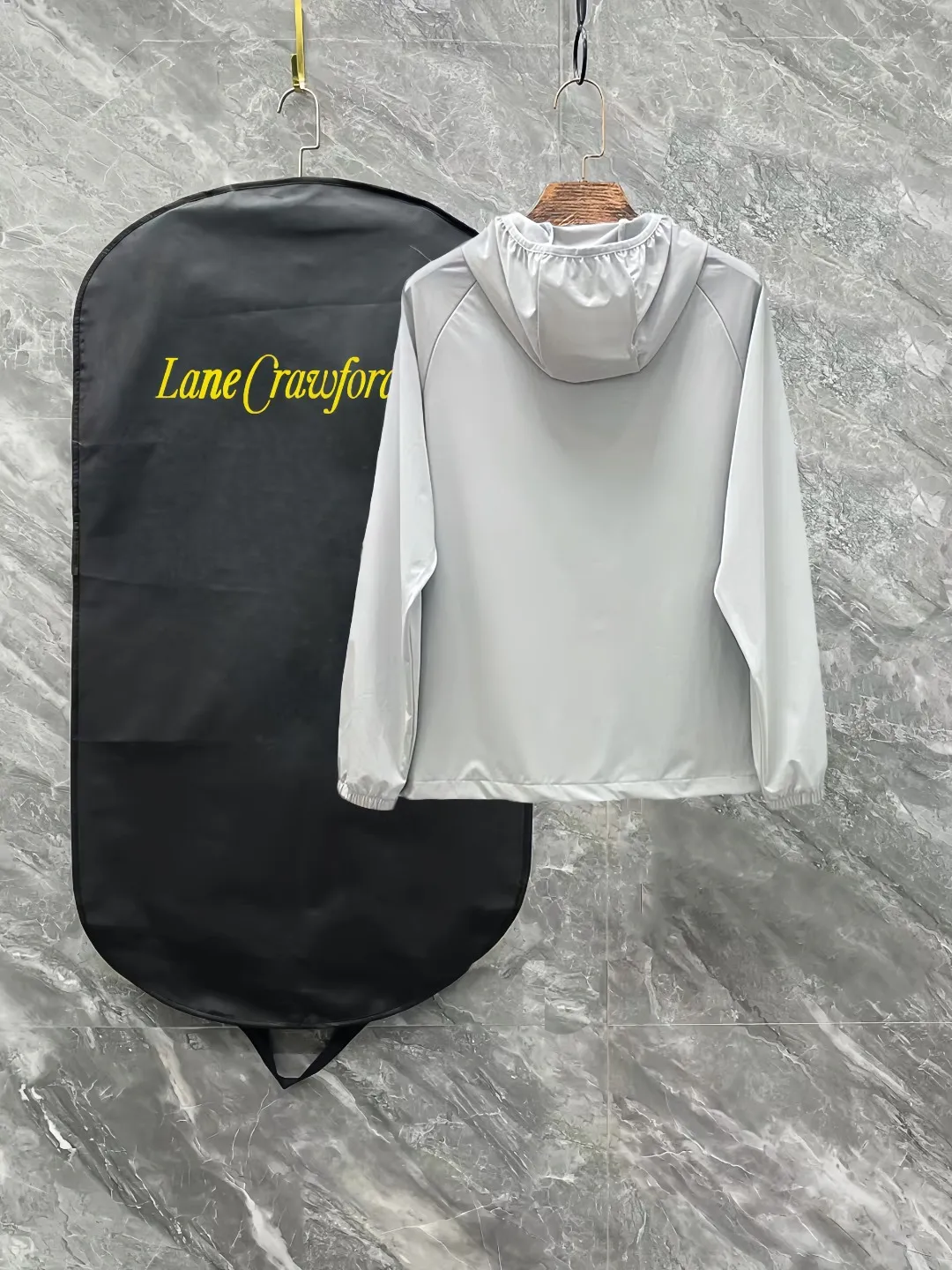 【 】 Descente Training Series ！ 。 ！ Original ！ ！ ， ， ！ ！ ！DWR ！ ～ ，Breathable ， SPF PA+++50. ！ Active ， ， ， ！ ， ， ！ ， ！ ！ Classic logo ， ！ ！ ！UVCOOL ！ ！ ！ +50 。 ！ ！ ！ ！ ：Black，White， Size: S-XL