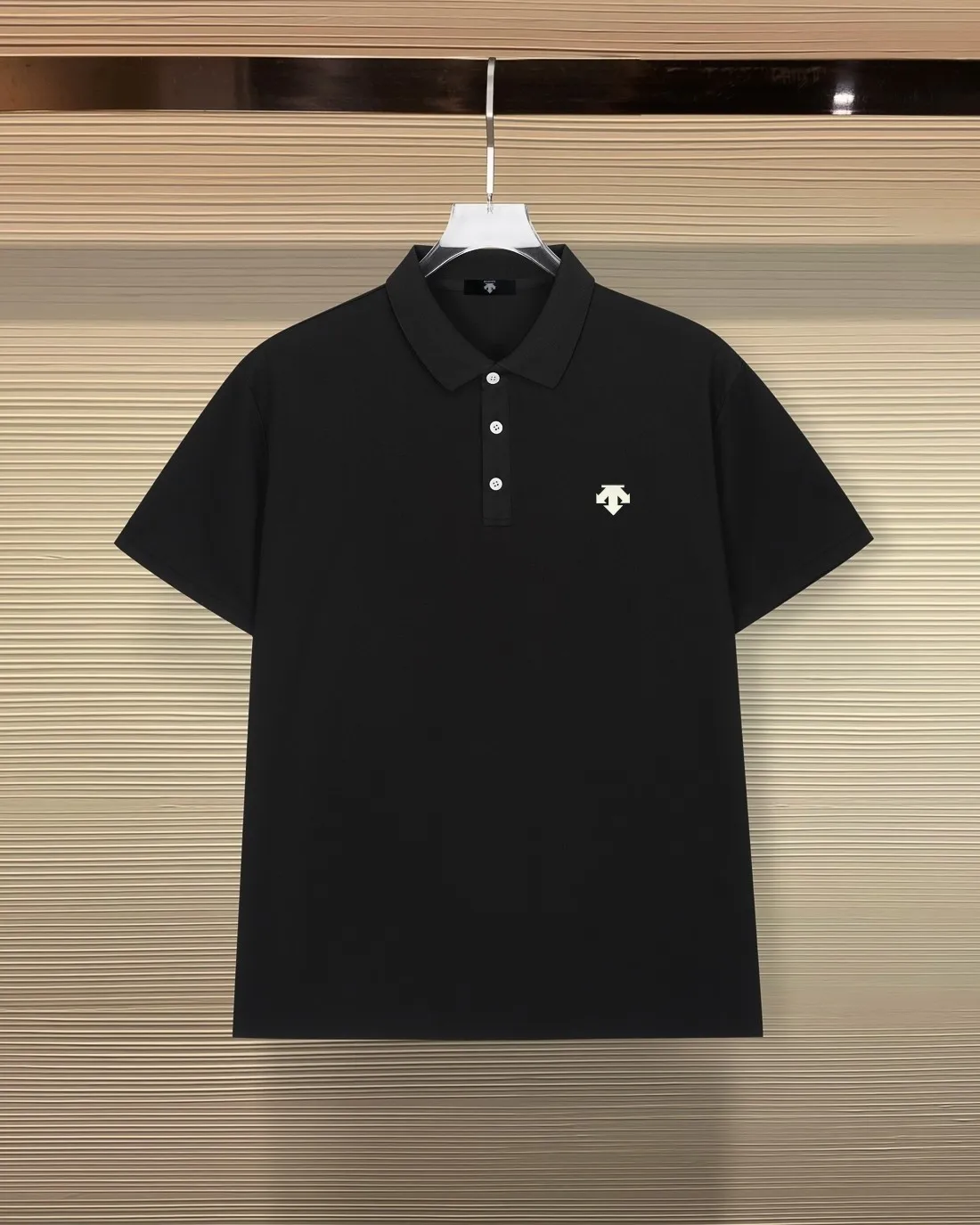DESCENTE*Desante Classic style with exquisite print of letter logo on the chest, short-sleeved POLO shirt ✅Boutique top quality craftsmanship‼ Three complete standards ●100% ice silk zinc jade fiber ●50% cotton 50% polyester fiber ●Sq. gram weight g ●Printing process ●Customized 1:1 trademark ●Normal version ●Size: M L XL XXL XXXL