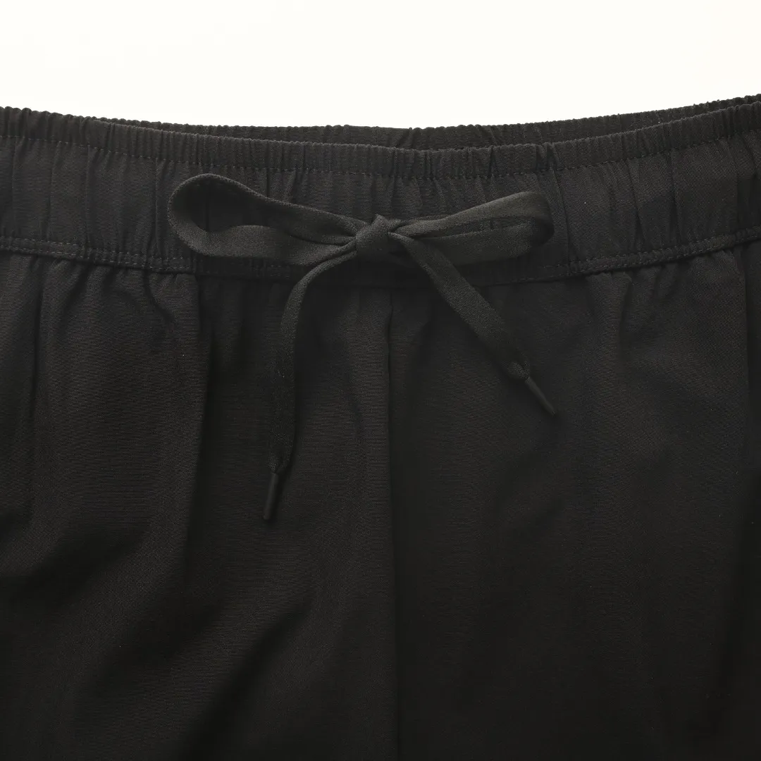 150 DESCENTE/Desante Lightweight Breathable Wear-Resistant Outdoor Mountaineering and Hiking Quick-drying Sports Pants Shorts 26ss Summer New Arrival High Quality Same Style for Men and Women An excellent companion for outdoor travel. It combines functionality and fashion. Classic color matching to meet different dressing needs. Breathable fabric for customers. Quickly wicks away sweat when hiking and mountaineering. Keeps the body dry and comfortable. Three-dimensional tailoring fits the body shape. Free movement. No fear of large movements, whether it is challenging peaks. Whether you are walking in the countryside, it can provide thoughtful protection. Three zipper pocket design. Practical pocket design is convenient for storing small items. Double-layer elastic waist. Strong adjustability, making it more convenient and comfortable to put on and take off. Three-dimensional tailoring of the whole body. The upper body is slim and stylish. It is tolerant to the body size. Size: M-3XL