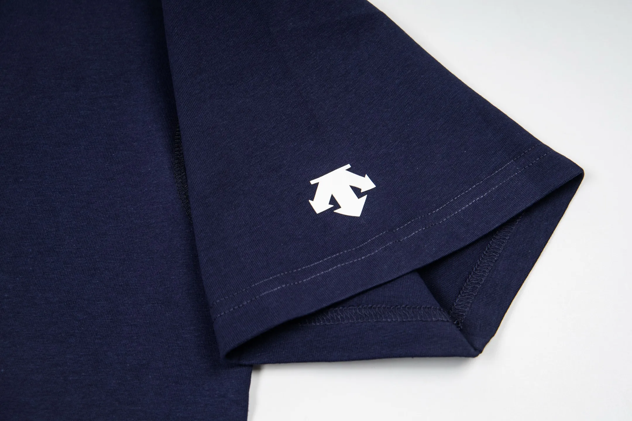 DESCENTE Series Logo LS T Same Style ✅ Size：M L XL 2XL Black White Dark Blue