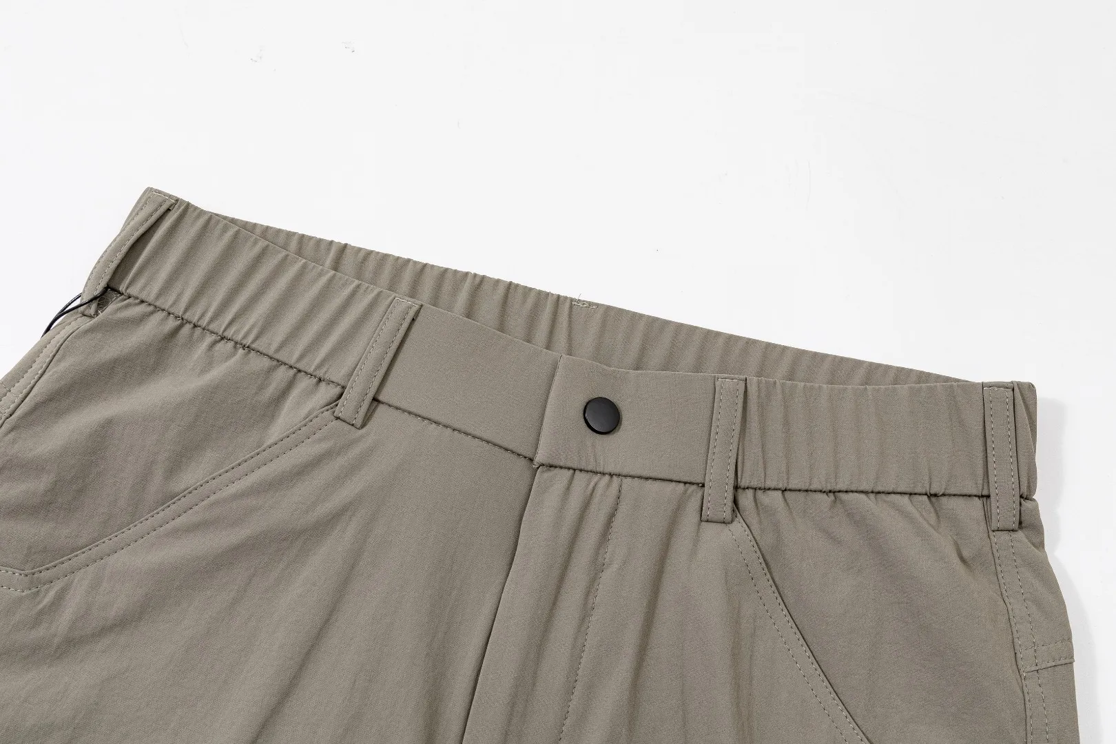 Descente waterproof American functional high-street waterproof pants 🌟Exclusive hot product, simple design, summer must-have, Classic logo, simultaneous official website sale, suitable for urban commuting and outdoor travel, rarely available through Ocean Trading Company channels! It is also the most basic best-selling item, creating a blockbuster item that can be used in many occasions. It will definitely kill all pants! Zipper lock design, a must-have for couples in the summer season! Full of details! High quality, looking forward to your use in all seasons to meet different needs! The upper body is very cool! Xiaohongshu/Weibo celebrity blogger strongly recommends this retro-inspired style, a must-have for couples! Girls can perfectly control small sizes! Urban functional ranger, a must-have for trendy fashionistas! Suitable for all kinds of leg shapes, the colors can be matched with any texture, casual Versatile, a must-have for fashionistas, a must-have item for fashionistas. Color: Gray Sizes: M-3XL