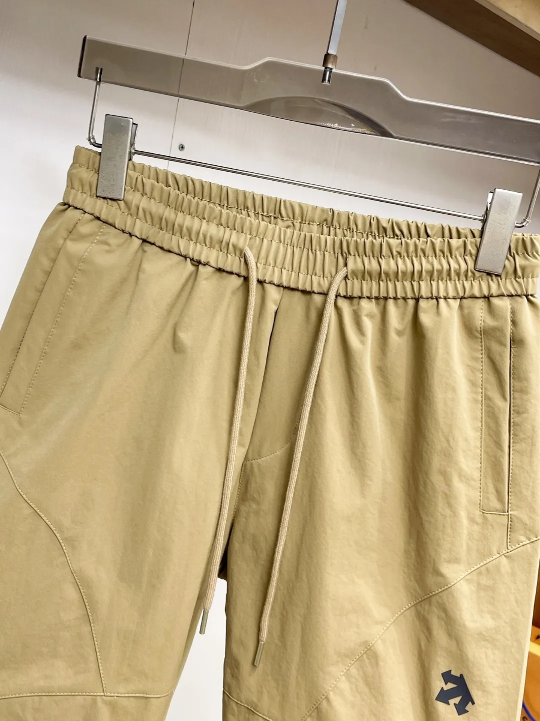 🆕Desante SSNew Arrival pure cotton men's casual shorts, advanced custom-made Breathable fabric, Breathable fabric, extremely stretchy and comfortable, with impeccable details, top-grade accessories, original logo design concept, delicate and soft feel! The upper body fit is awesome! Size: M-XXXL Please state your height and weight when ordering