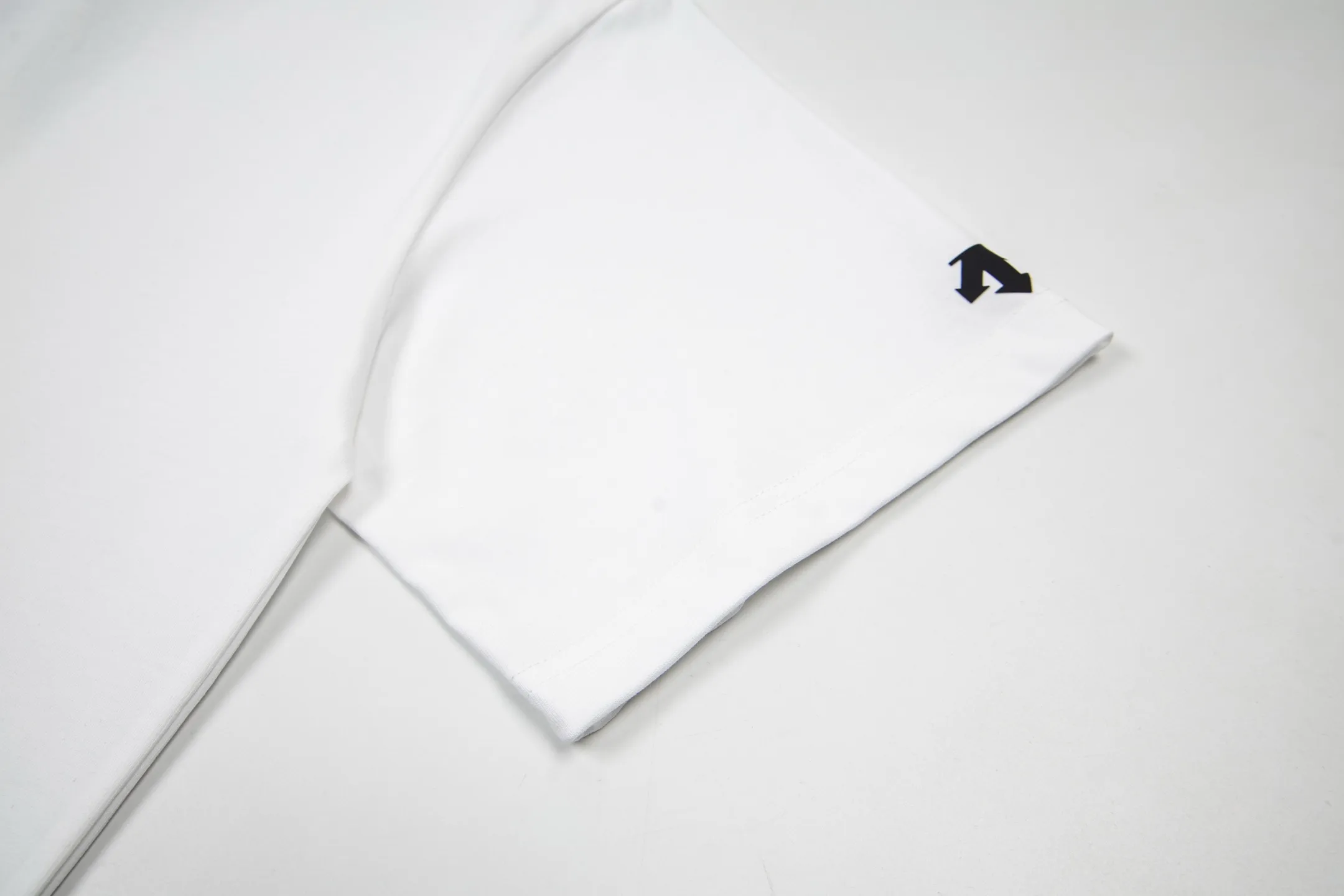 DESCENTE Series g Same Style Sizes：1 2 3 4 :Black White