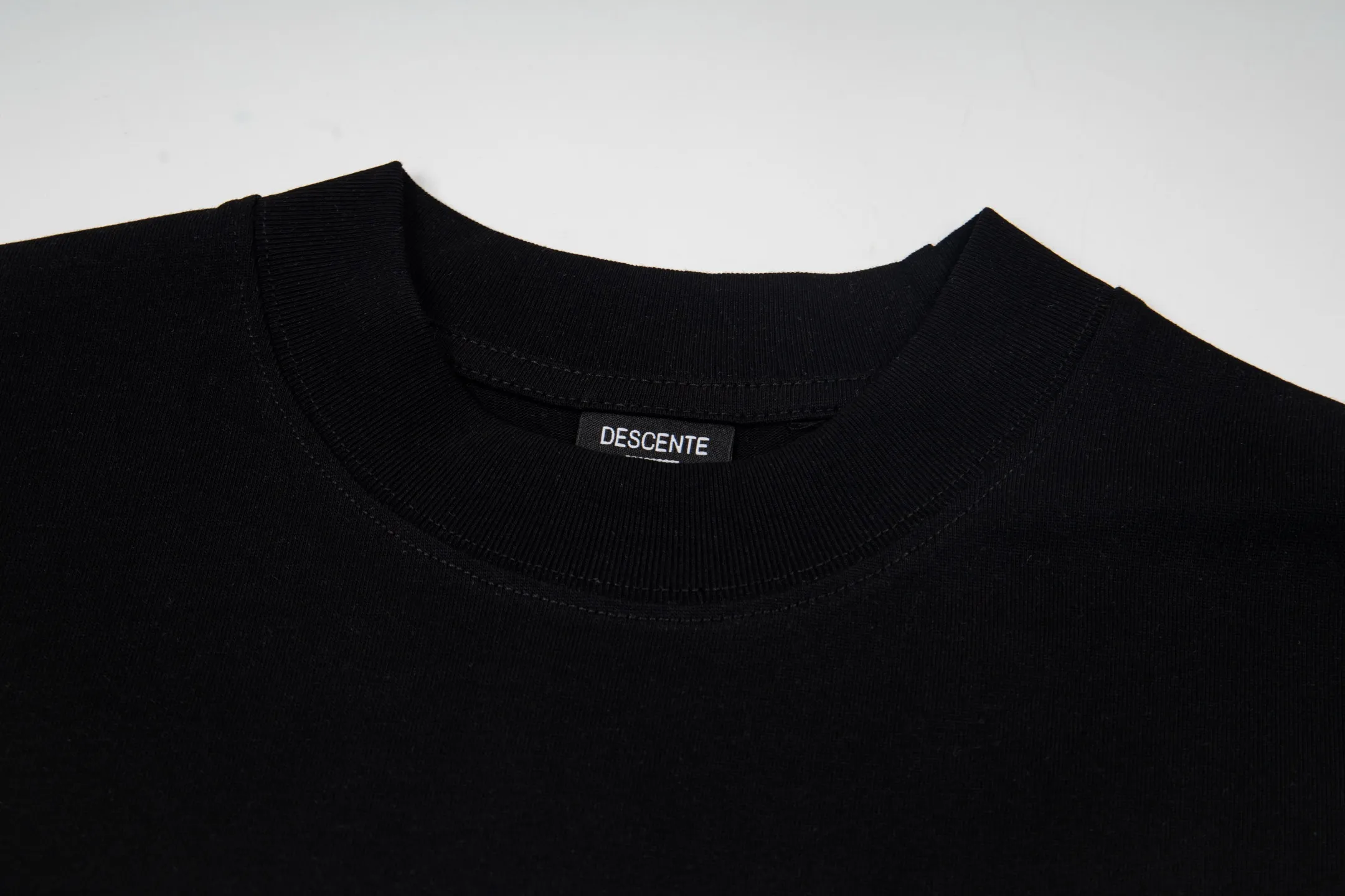 DESCENTE Series g Same Style Sizes：1 2 3 4 :Black White