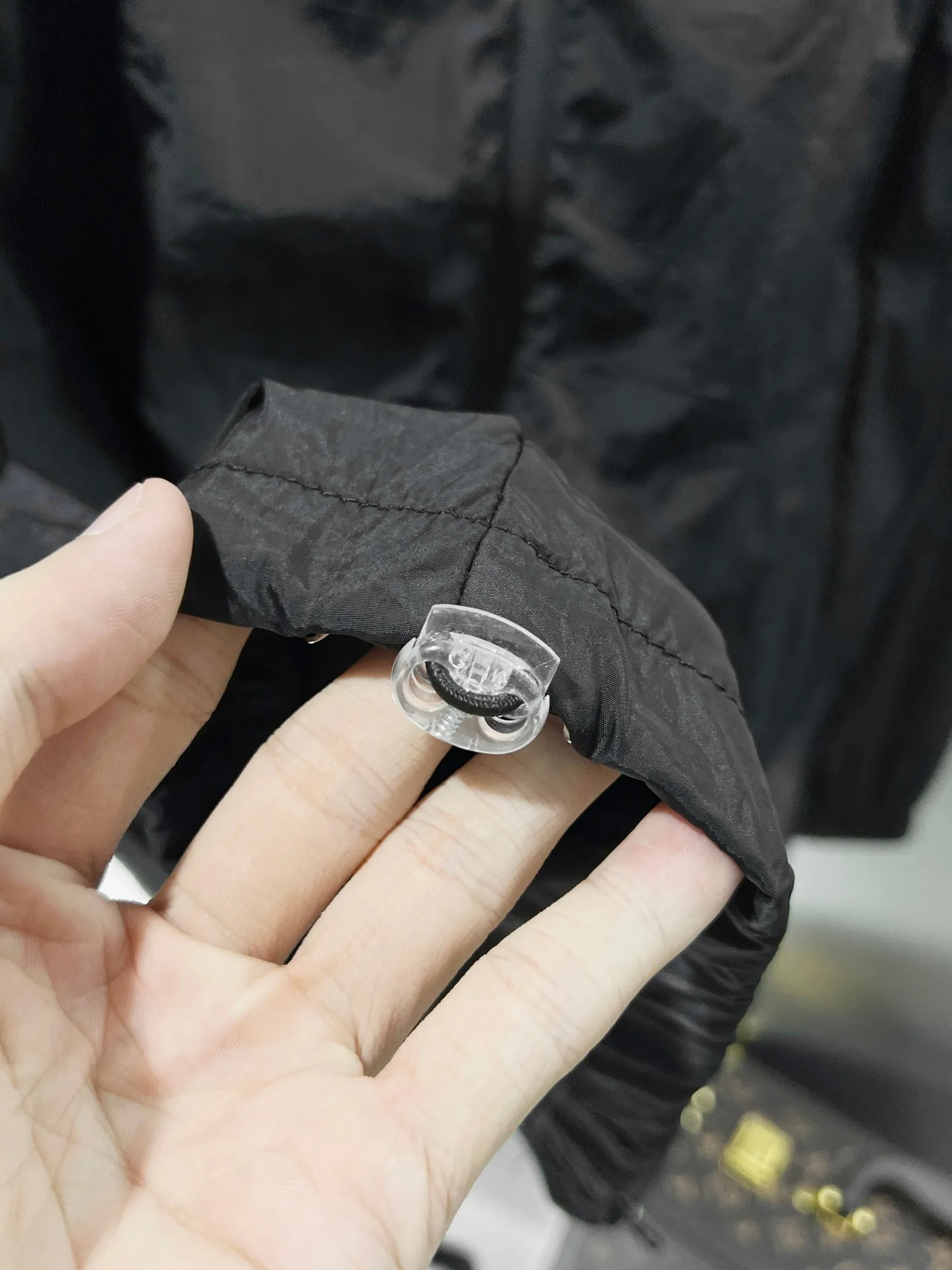 DESCENTE*Desante Classic Logo exquisite thick plate glue printing Original yarn technology blocks UV %98 hooded windbreaker sun protection jacket ✅Boutique top quality craftsmanship‼ Complete three standards ●Material 100% cotton ●Ultra-thin raw yarn ●Printing process ●Normal version ●Size: XL XXL XXXL 4XL