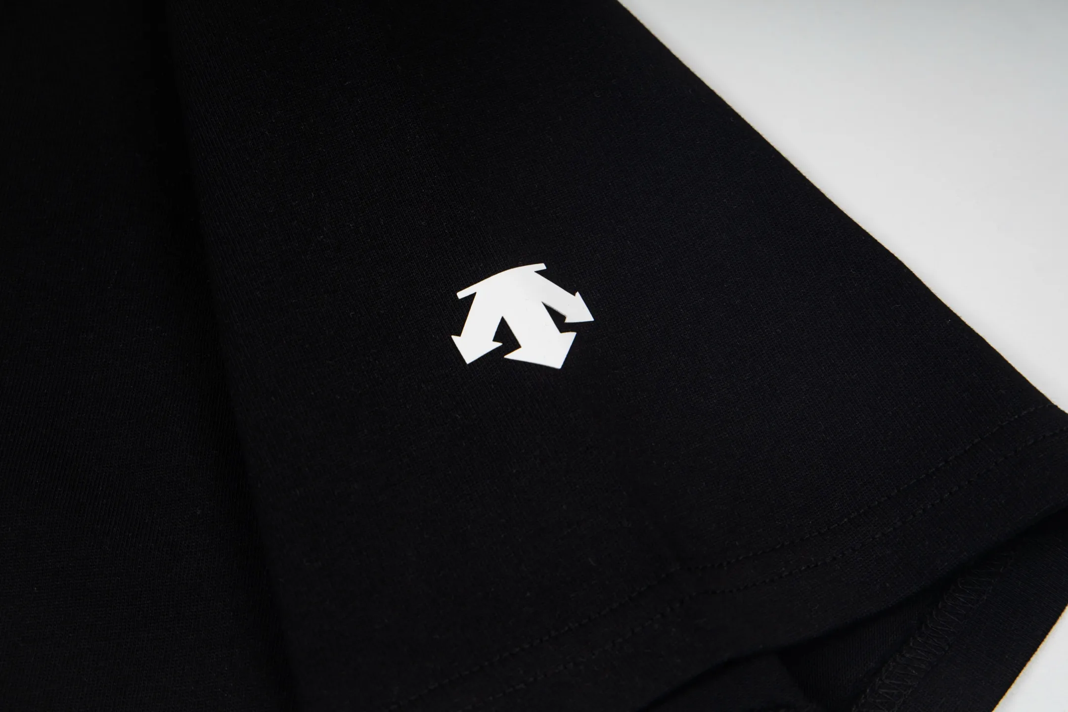 DESCENTE Series g Same Style Sizes：1 2 3 4 :Black White