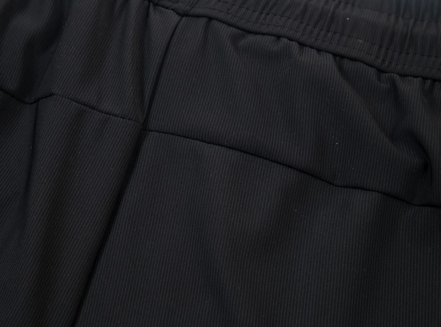 Descente summer New Arrival four-way elastic quick-drying ice silk pants! Classic Hot Sale is coming! Pure welfare! Four-way stretch fabric is famous for its elasticity, and most major brands of pants use this fabric! Comfort is the key, and the shape of these pants! Super slim! In short, whoever wears it knows it! You’ll understand when you see the real thing! The fabric is so thin that even if it is black, it is not afraid of absorbing heat in summer! The upper body is really cool! Great pants that are smooth, comfortable and anti-wrinkle! The trousers are designed with a loose waist and drawstring hems! The most comfortable and silky summer pants that I highly recommend! Breathable black technology stretch silky sports pants! Zui new technology ice silk milk silk quick-drying Breathable fabric! Bombs from all sides! Super elastic! Wear the slippery and cool fried chicken to enjoy! It can be said that it feels better than not wearing it at all! Ice silk pants that I don’t want to take off after I put them on! This is the only batch, if you grab it, you will make a profit! Color: Black Gray Size: S-XL