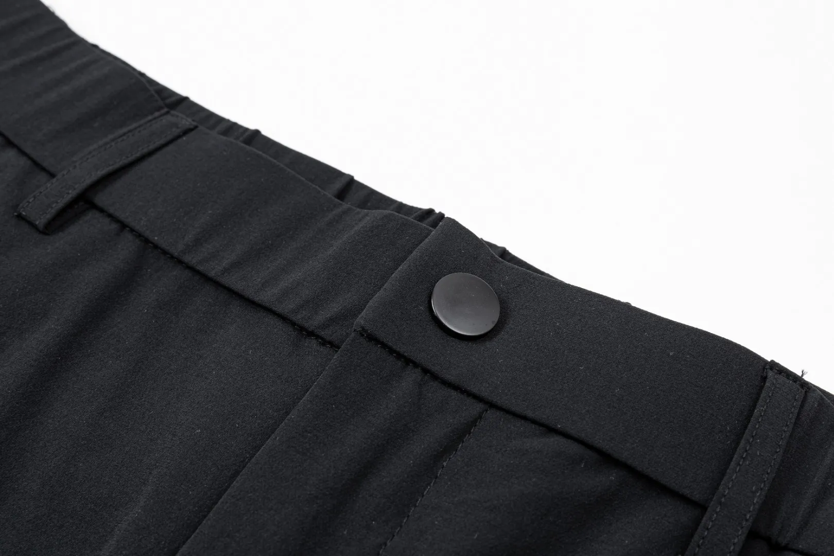 Descente Thin Hot Sale Casual Pants High Elastic Slim Versatile Casual Pants Made of high-density mountaineering fabric provided by customers with four-way elastic fabric! Wear-Resistant is water repellent! Military-grade three-dimensional tailoring, free movement without restriction! Very Versatile, it can be worn for daily work and outdoor sports. This style has been designed by many famous designers and is the perfect combination of fashion, leisure and outdoor sports, so it is your best choice whether you wear it daily or outdoors. The tailoring adopts three-dimensional cutting to make every part more fit and comfortable. The diagonal pockets have new zippers. The knee part has been cut into three dimensions to make it more suitable for sports. Breathable and moisture-wicking, water-repellent, and built-in adjustable belt at the waist, very convenient. Three-dimensional cutting structure, crotch triangle joint design, ergonomic, unrestricted movement. 2 enlarged diagonal pockets for safer placement of items. The craftsmanship of the factory's shipments is indeed outstanding. It is anti-static, anti-pilling, crisp and stylish, and has good Breathable performance! Without going into too much detail, you will understand just by looking at the picture. This item is very unique and is a scarce item. It is not something that is always available. Come to those who know the stuff. Color: Black Size: M-3XL